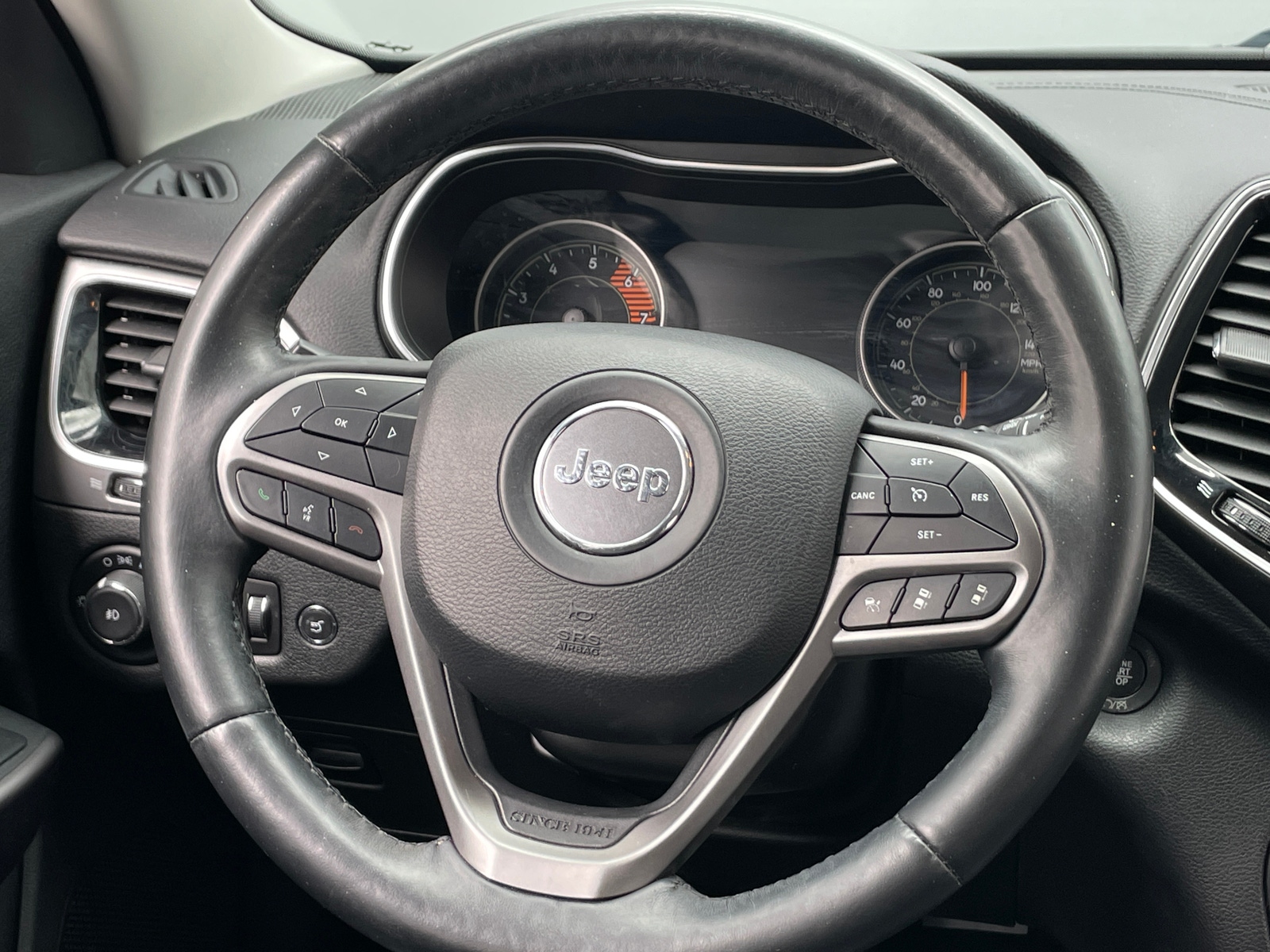 Thumbnail: 2019 Jeep Cherokee - 4