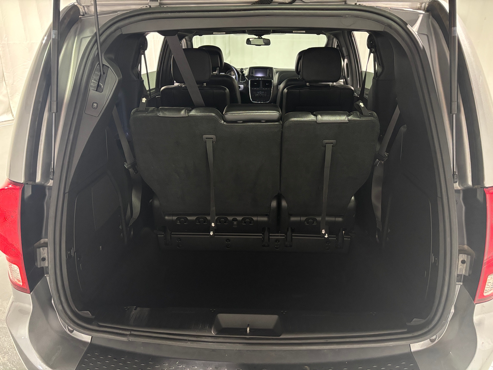 Thumbnail: 2017 Dodge Grand Caravan - 6
