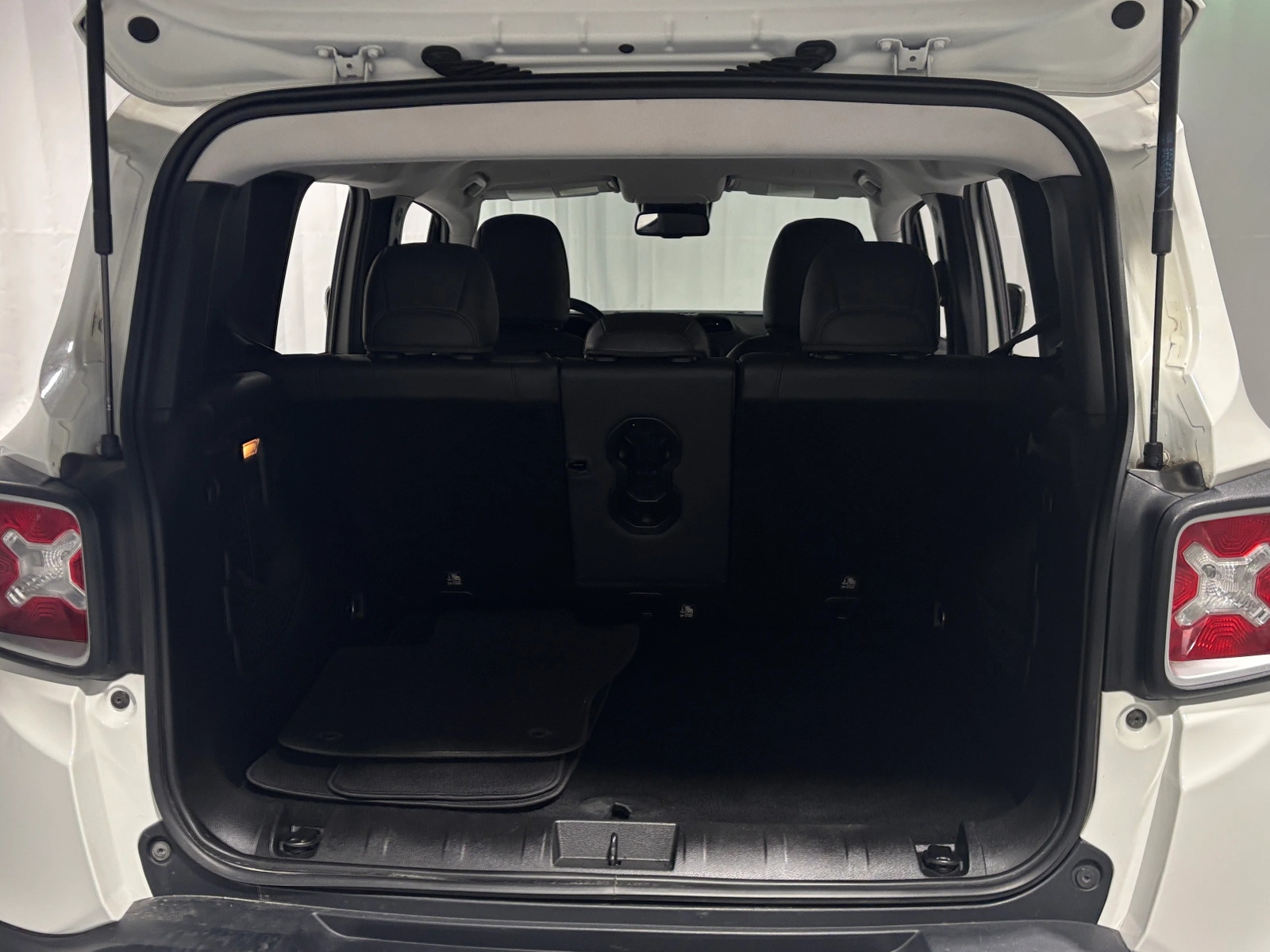 Thumbnail: 2018 Jeep Renegade - 6