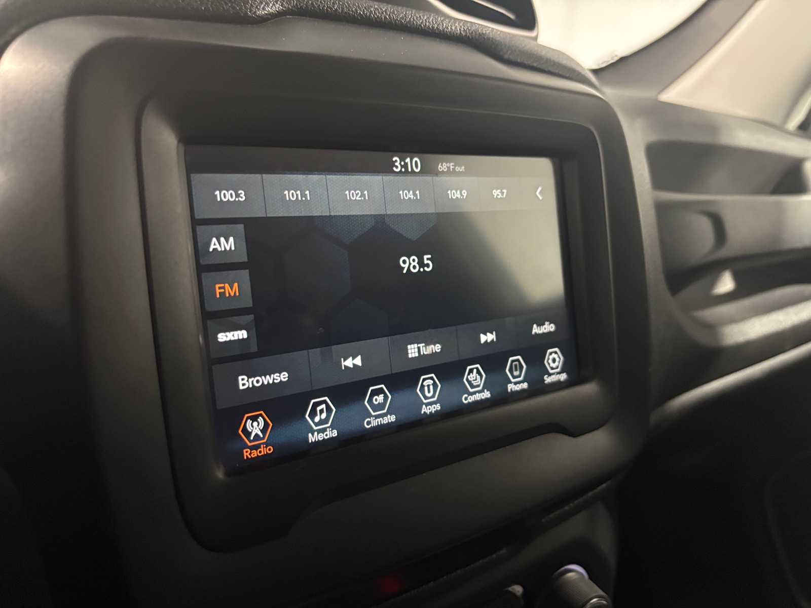 Thumbnail: 2018 Jeep Renegade - 3