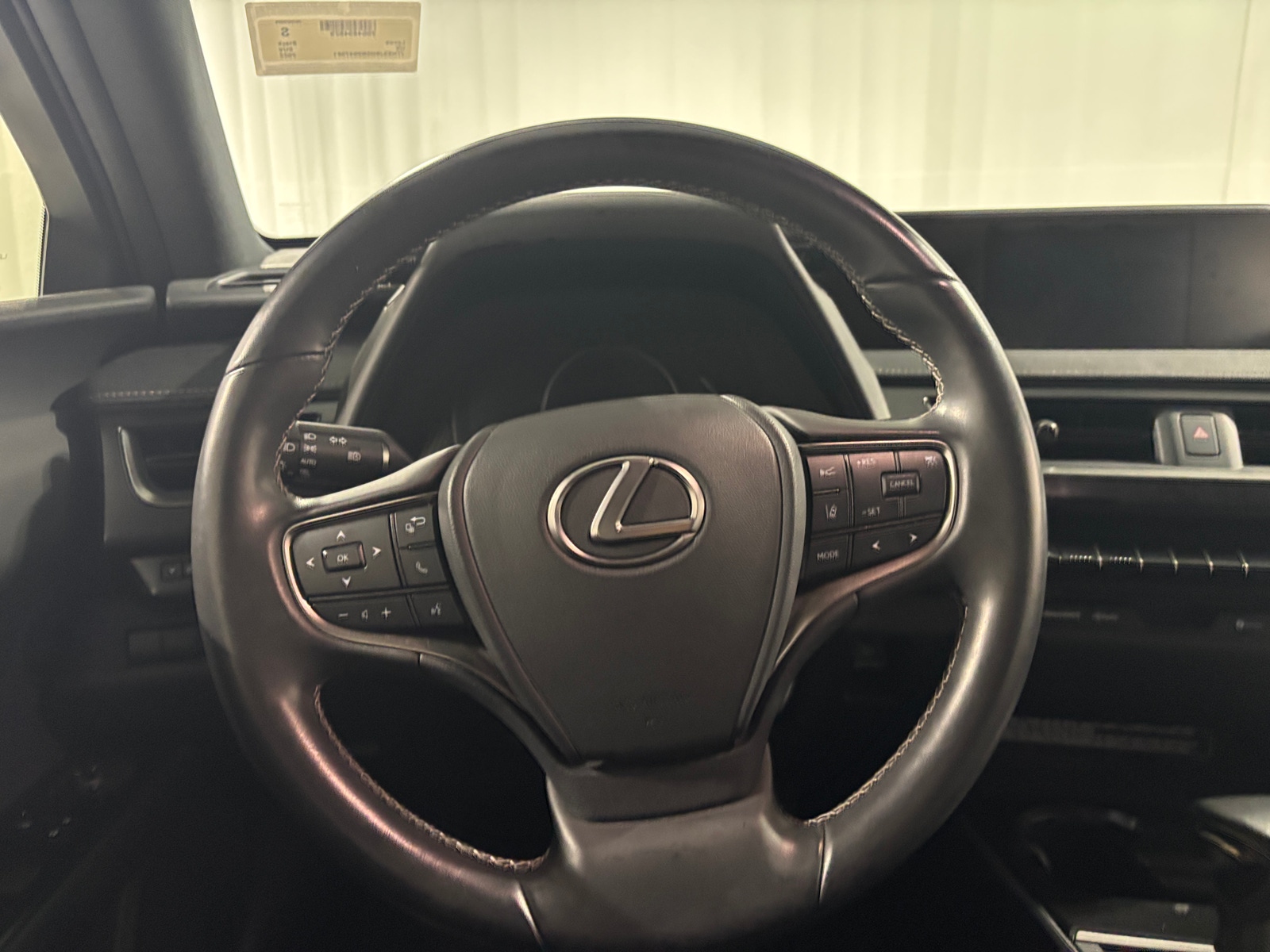 Thumbnail: 2022 Lexus UX - 5