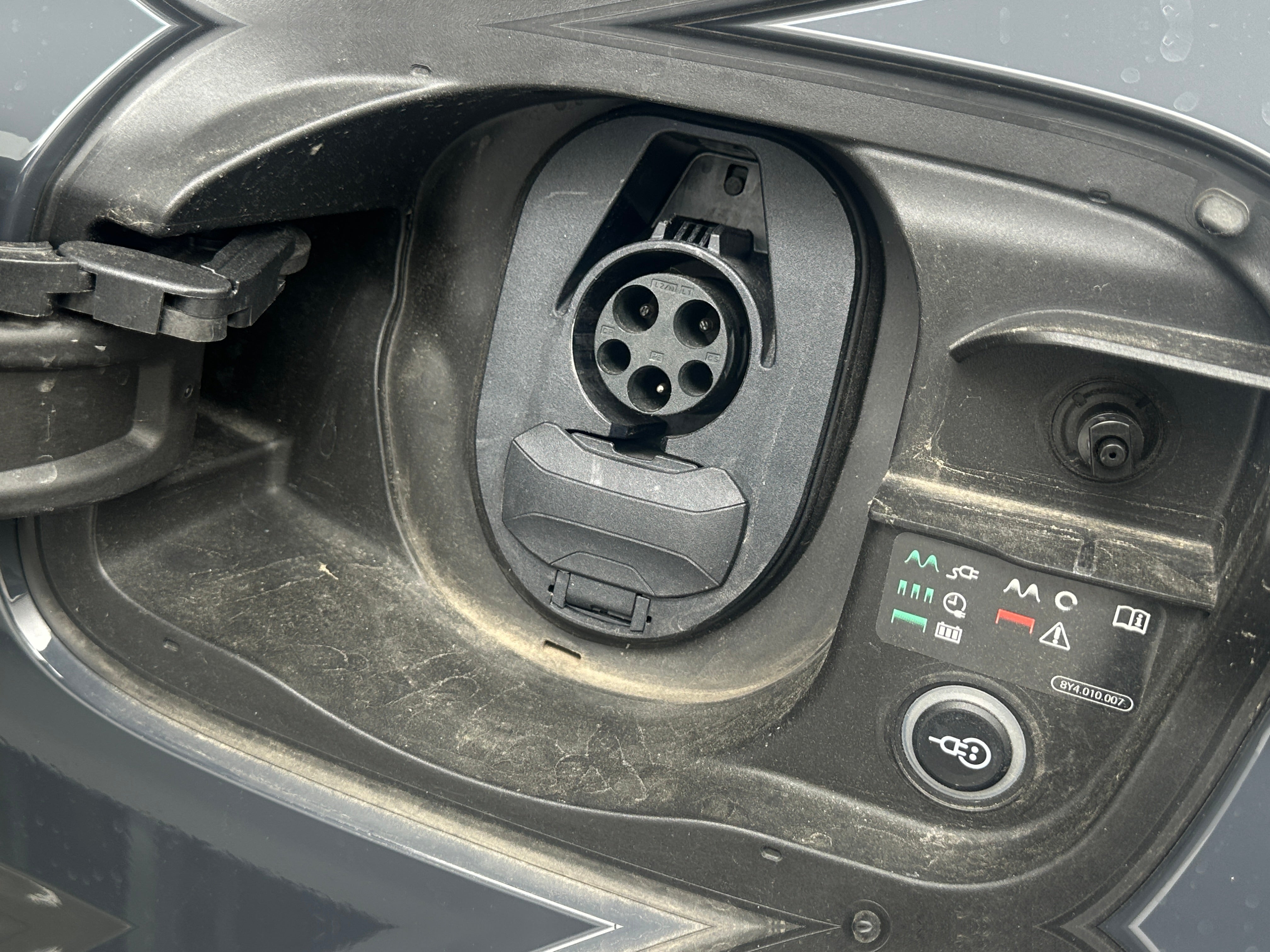 Used 2025 Audi Q6 e-tron Premium Plus with VIN WA124BGF8SA006865 for sale in Oak Creek, WI