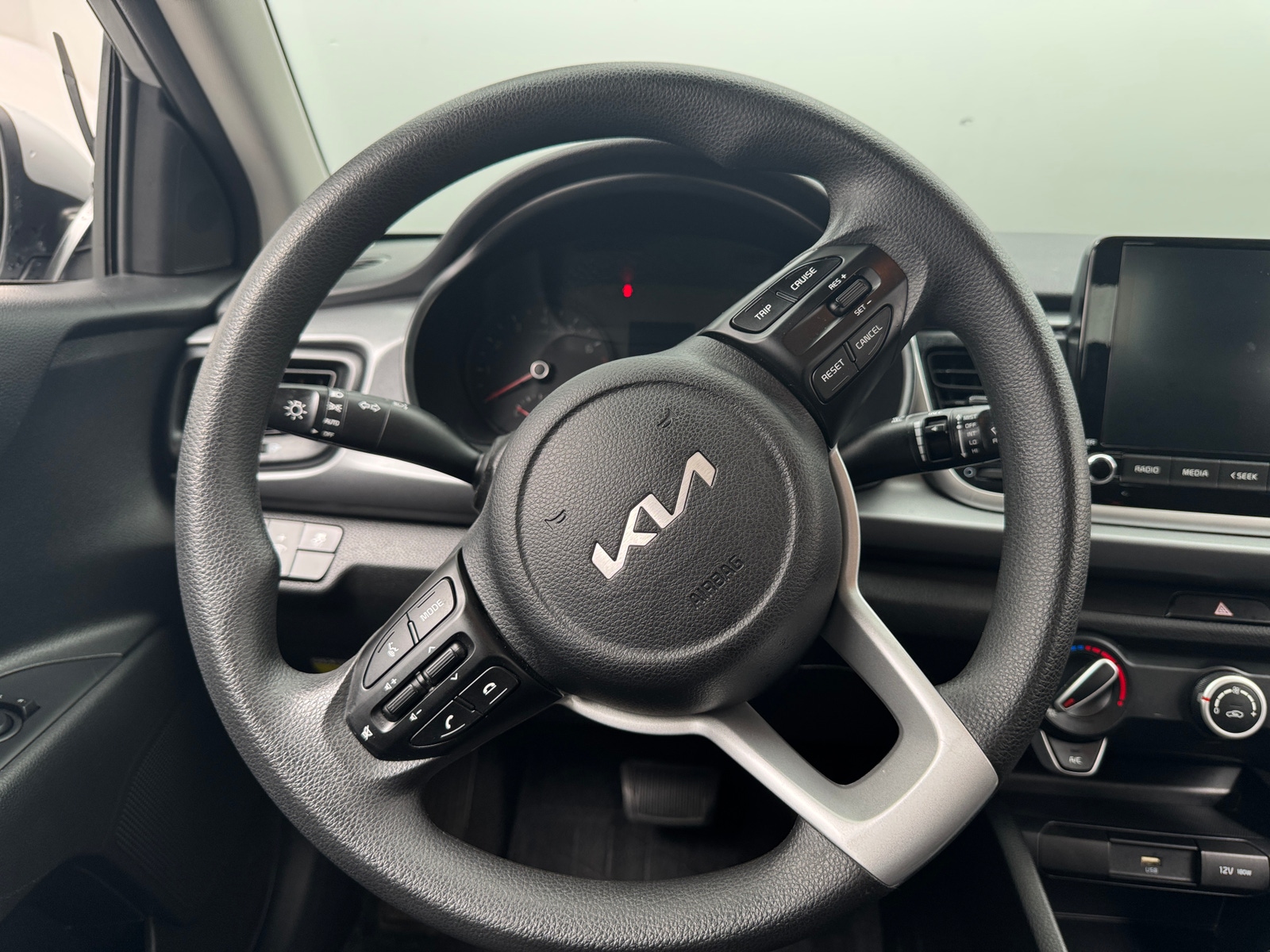 Thumbnail: 2022 Kia Rio - 5
