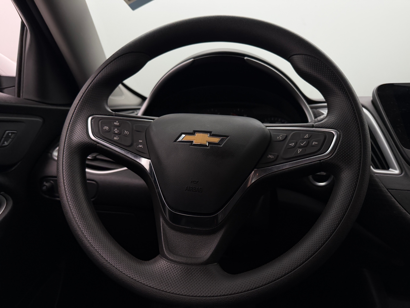 Thumbnail: 2023 Chevrolet Malibu - 5