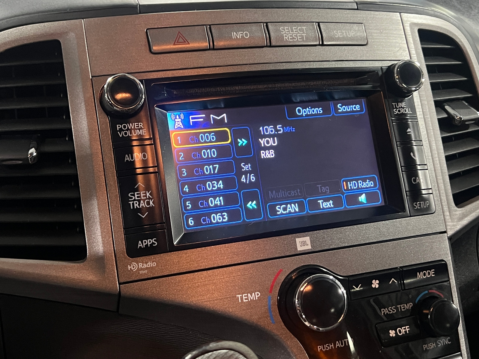 Thumbnail: 2014 Toyota Venza - 4