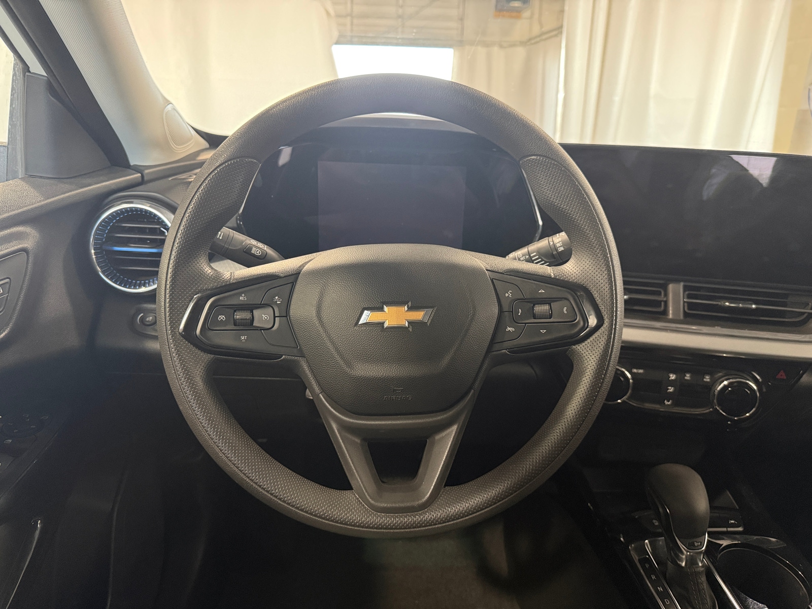 Thumbnail: 2025 Chevrolet Trax - 5