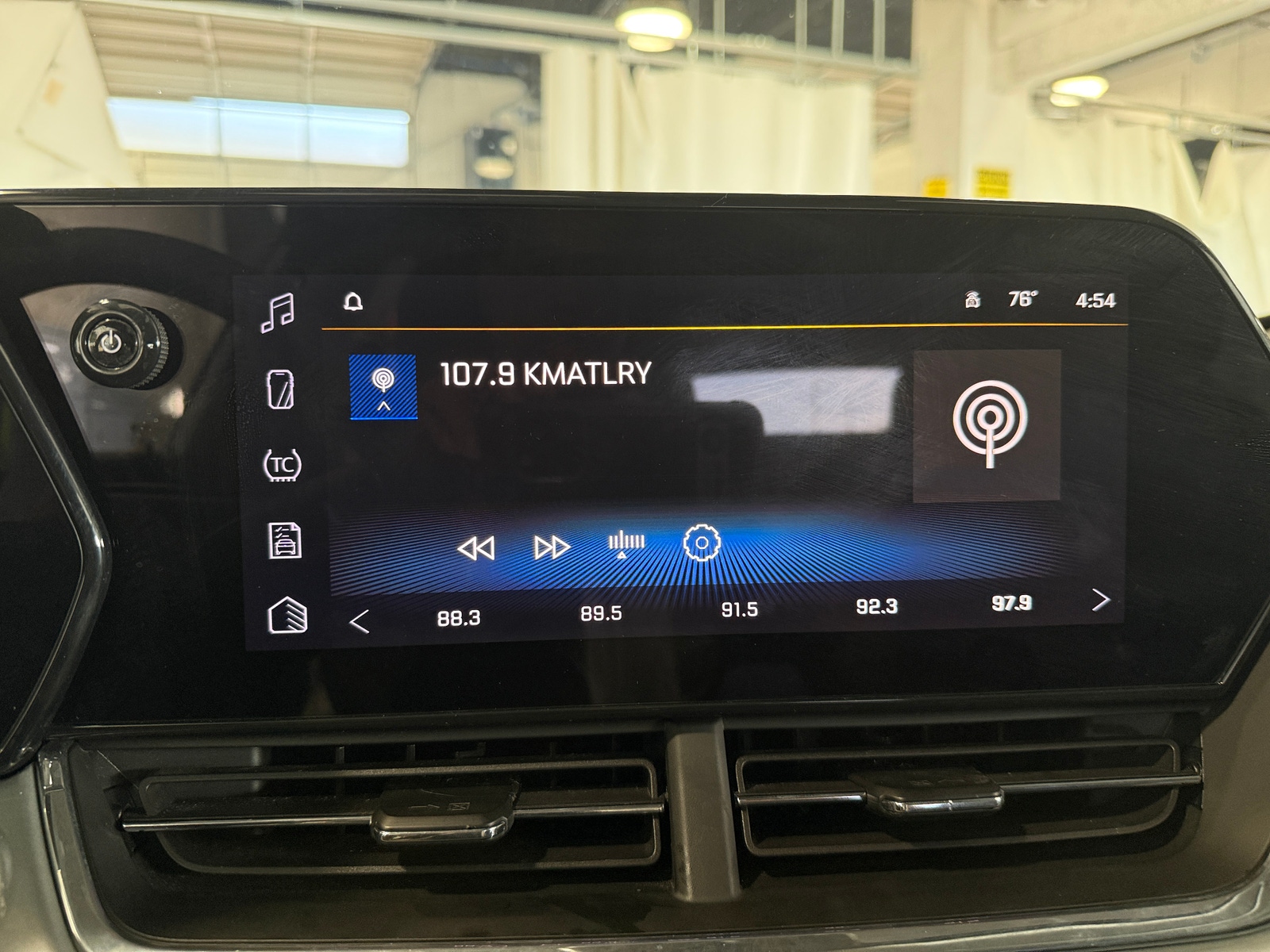 Thumbnail: 2025 Chevrolet Trax - 4