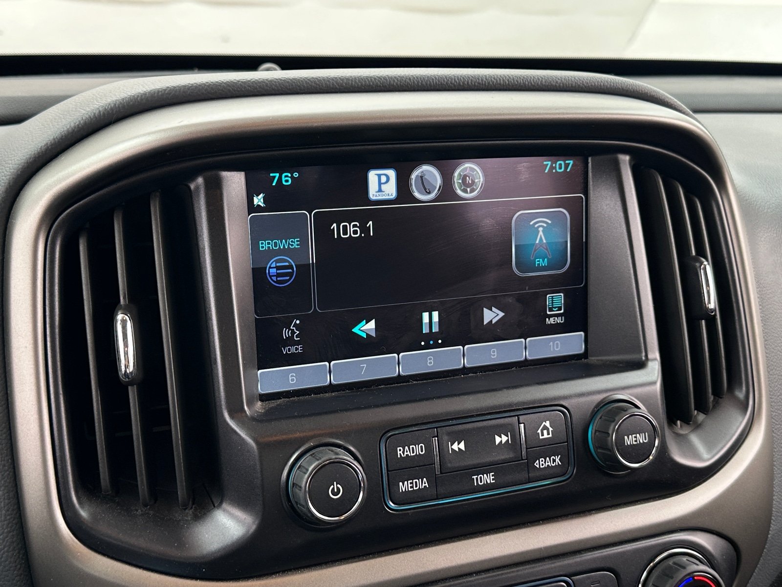Thumbnail: 2015 Chevrolet Colorado - 4