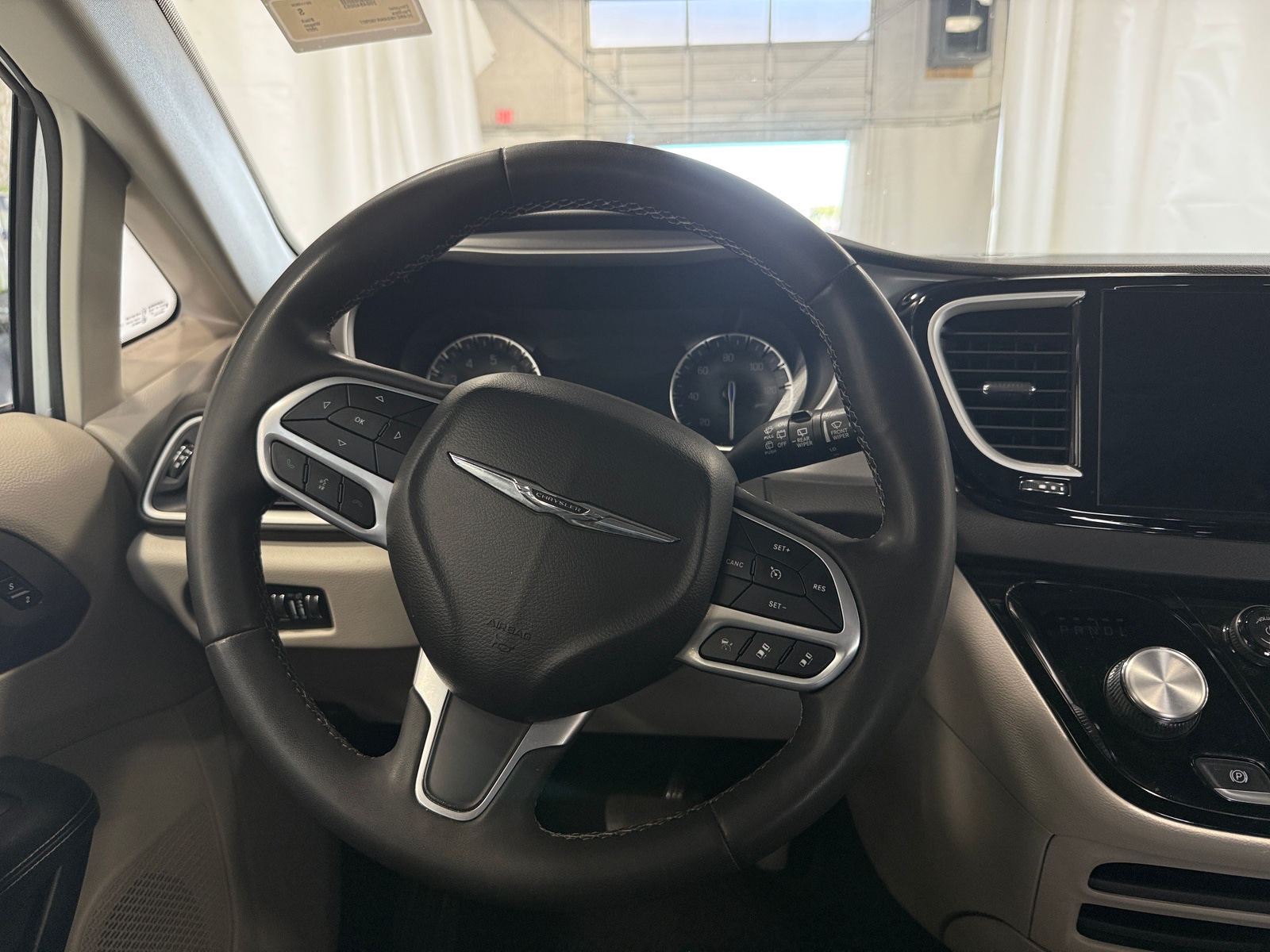 Thumbnail: 2022 Chrysler Pacifica - 4