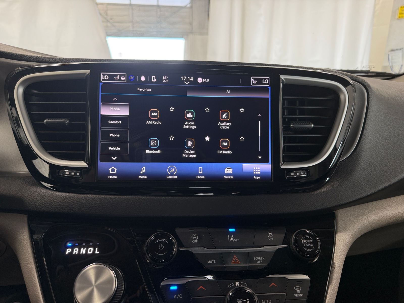 Thumbnail: 2022 Chrysler Pacifica - 3