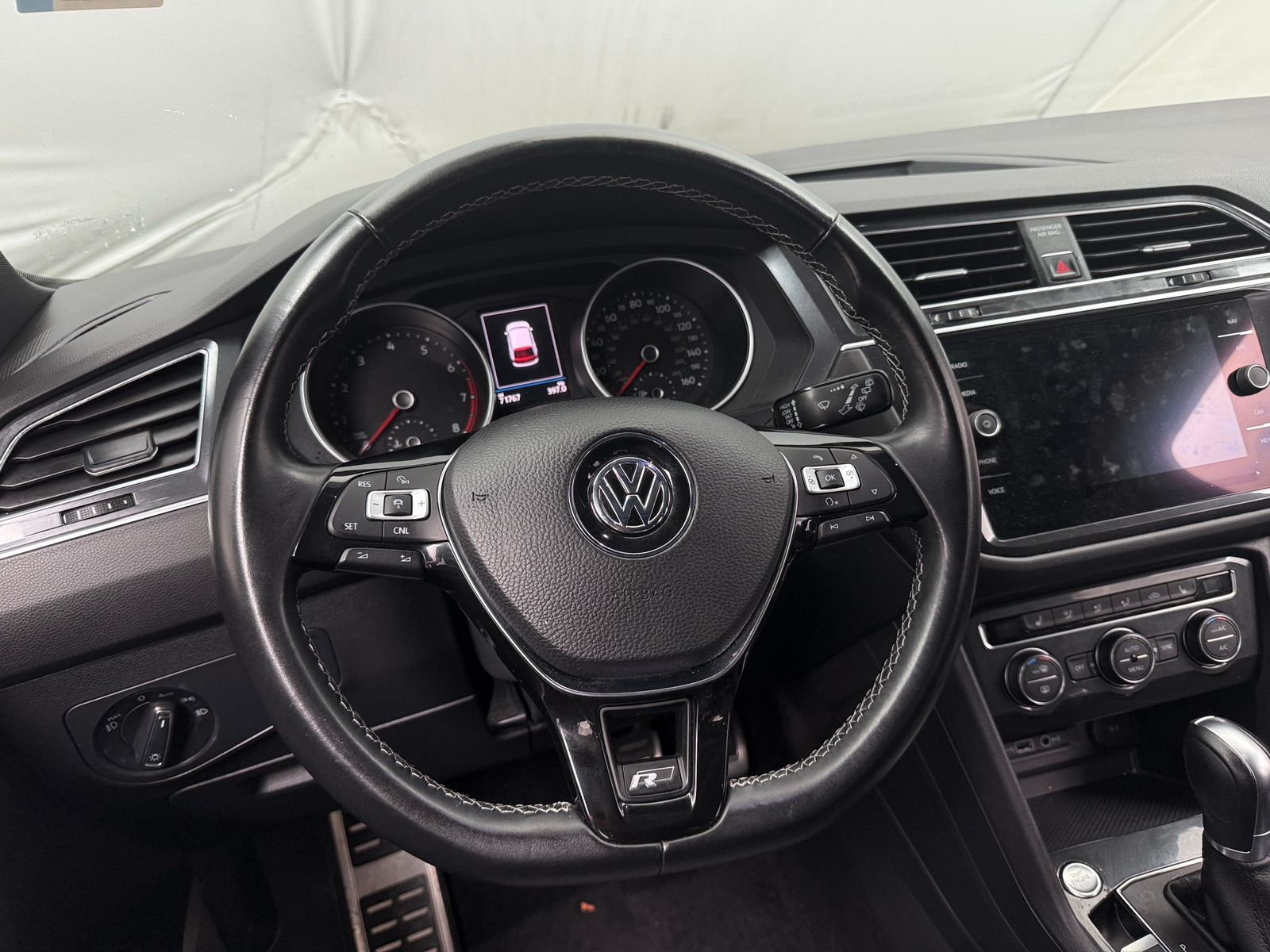 Thumbnail: 2018 Volkswagen Tiguan - 4