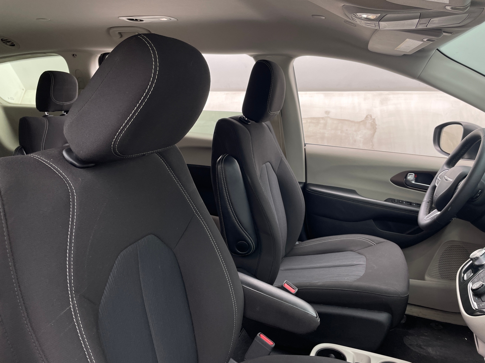 Thumbnail: 2023 Chrysler Voyager - 2