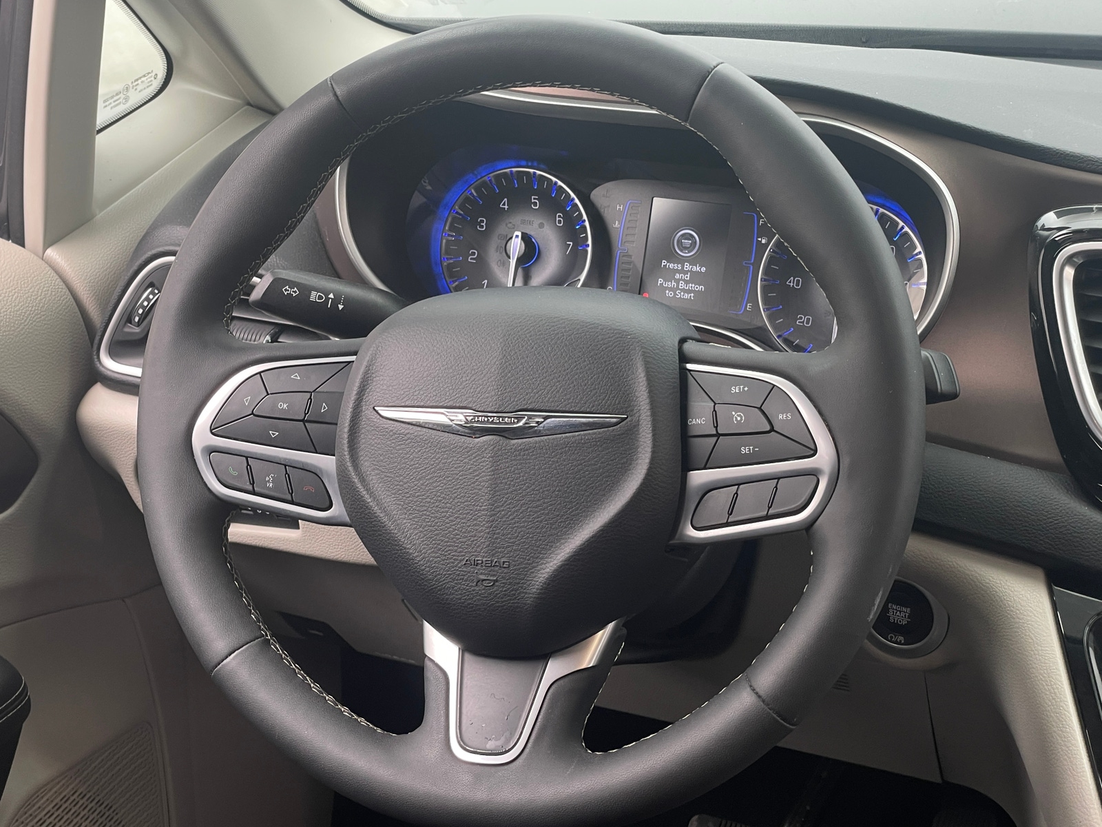 Thumbnail: 2023 Chrysler Voyager - 5