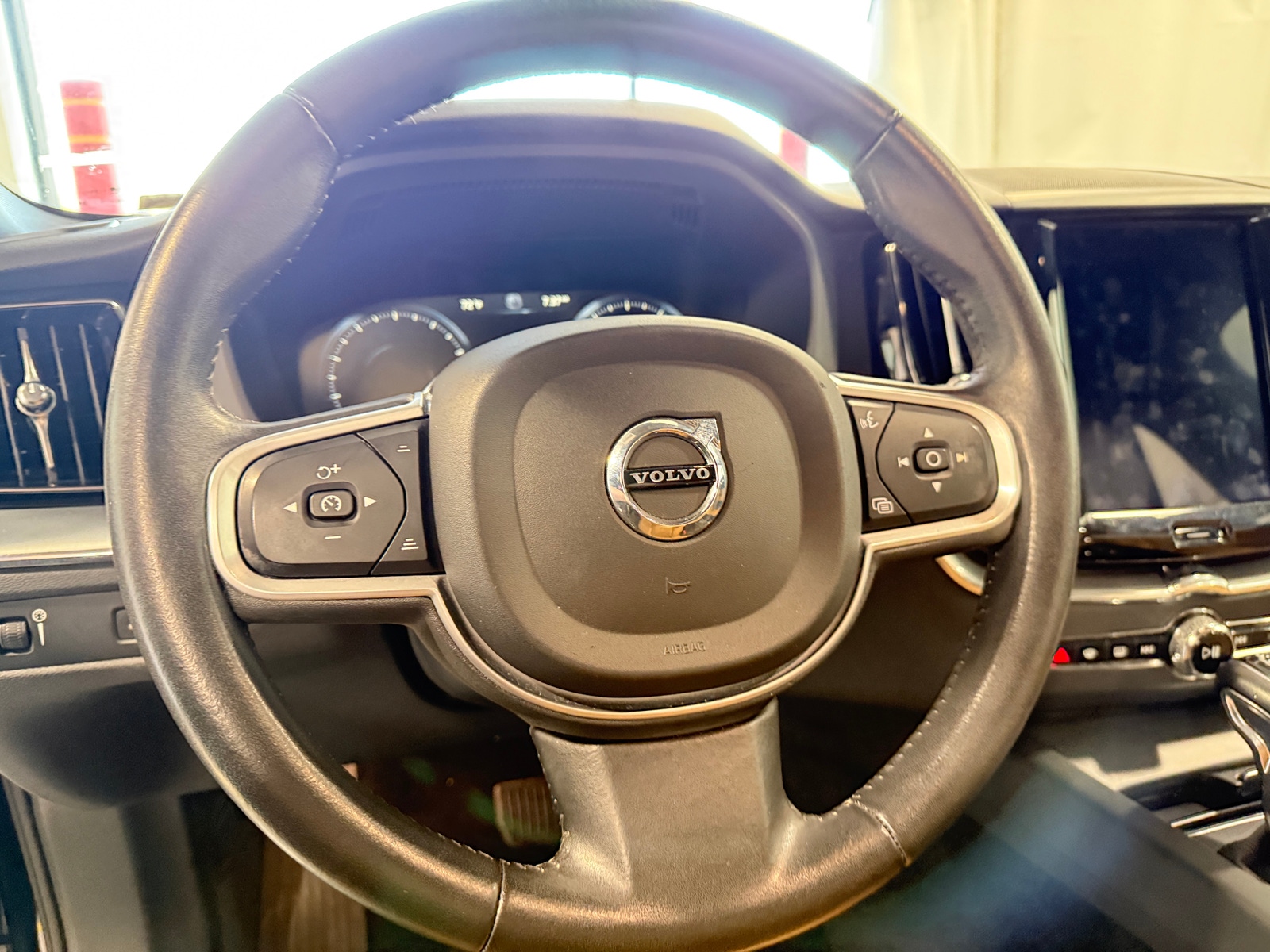Thumbnail: 2018 Volvo XC60 - 4