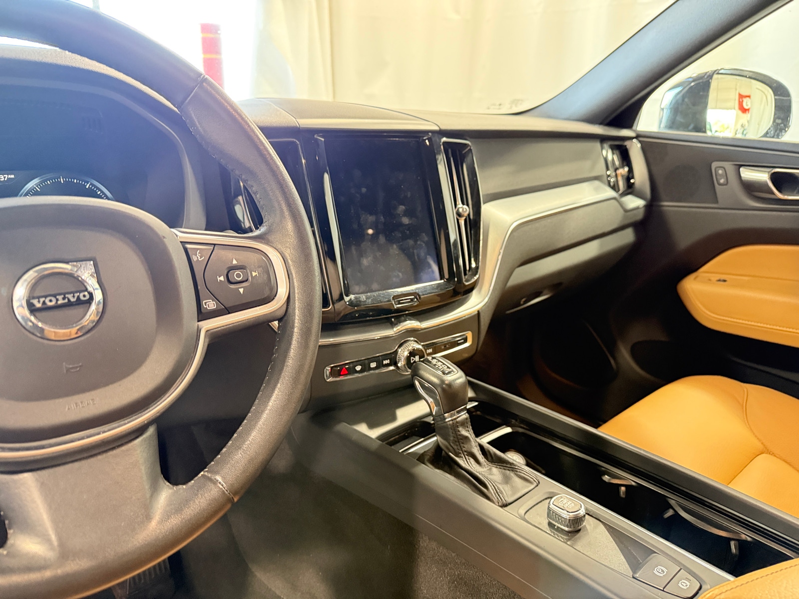 Thumbnail: 2018 Volvo XC60 - 3