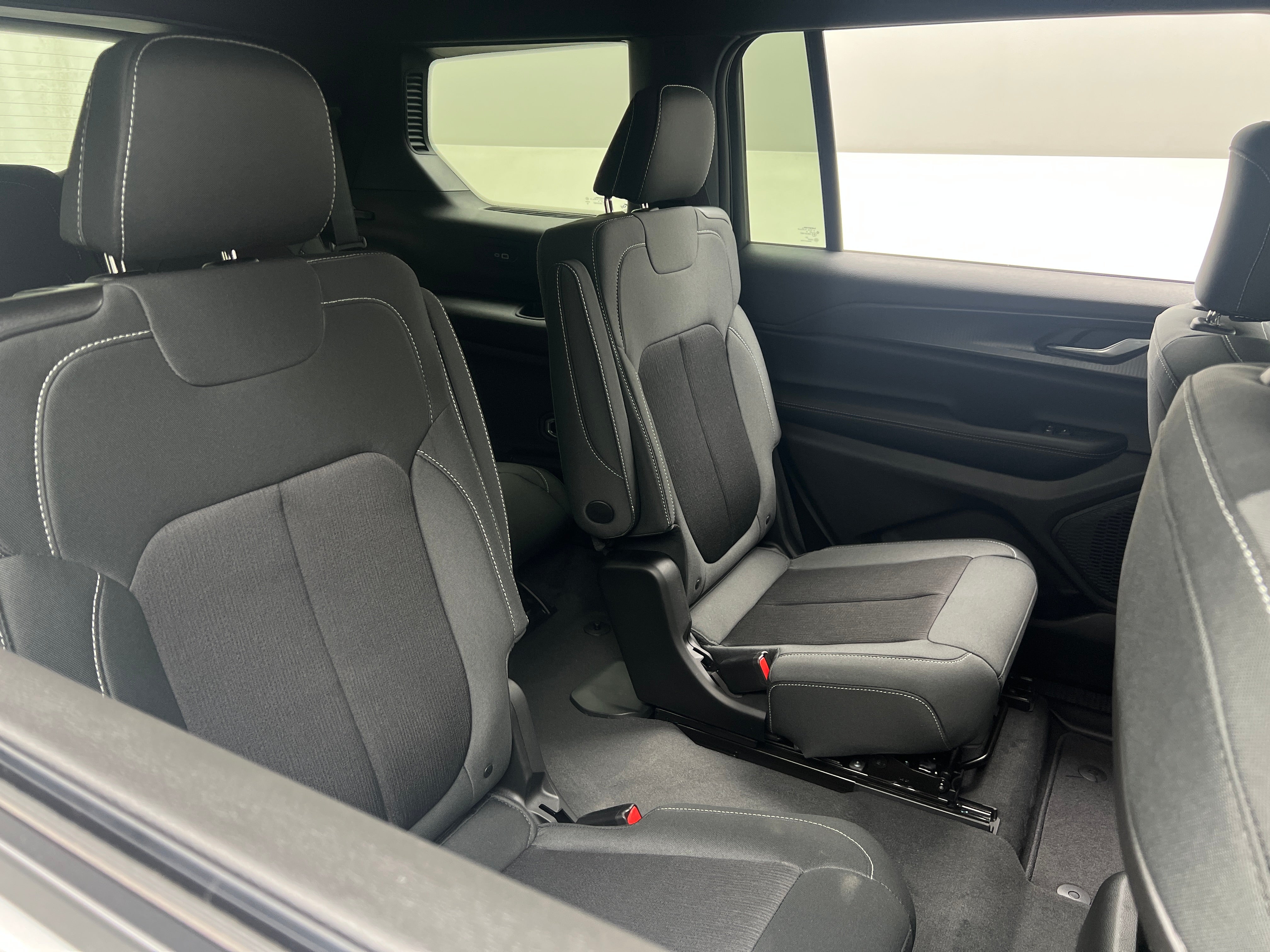 2026 Jeep Grand Cherokee L Laredo X's photo