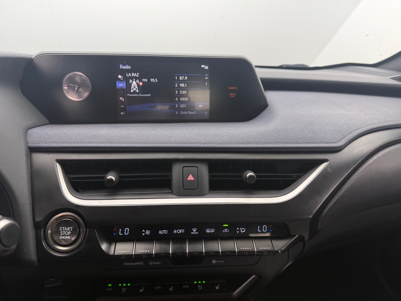 Thumbnail: 2019 Lexus UX - 3