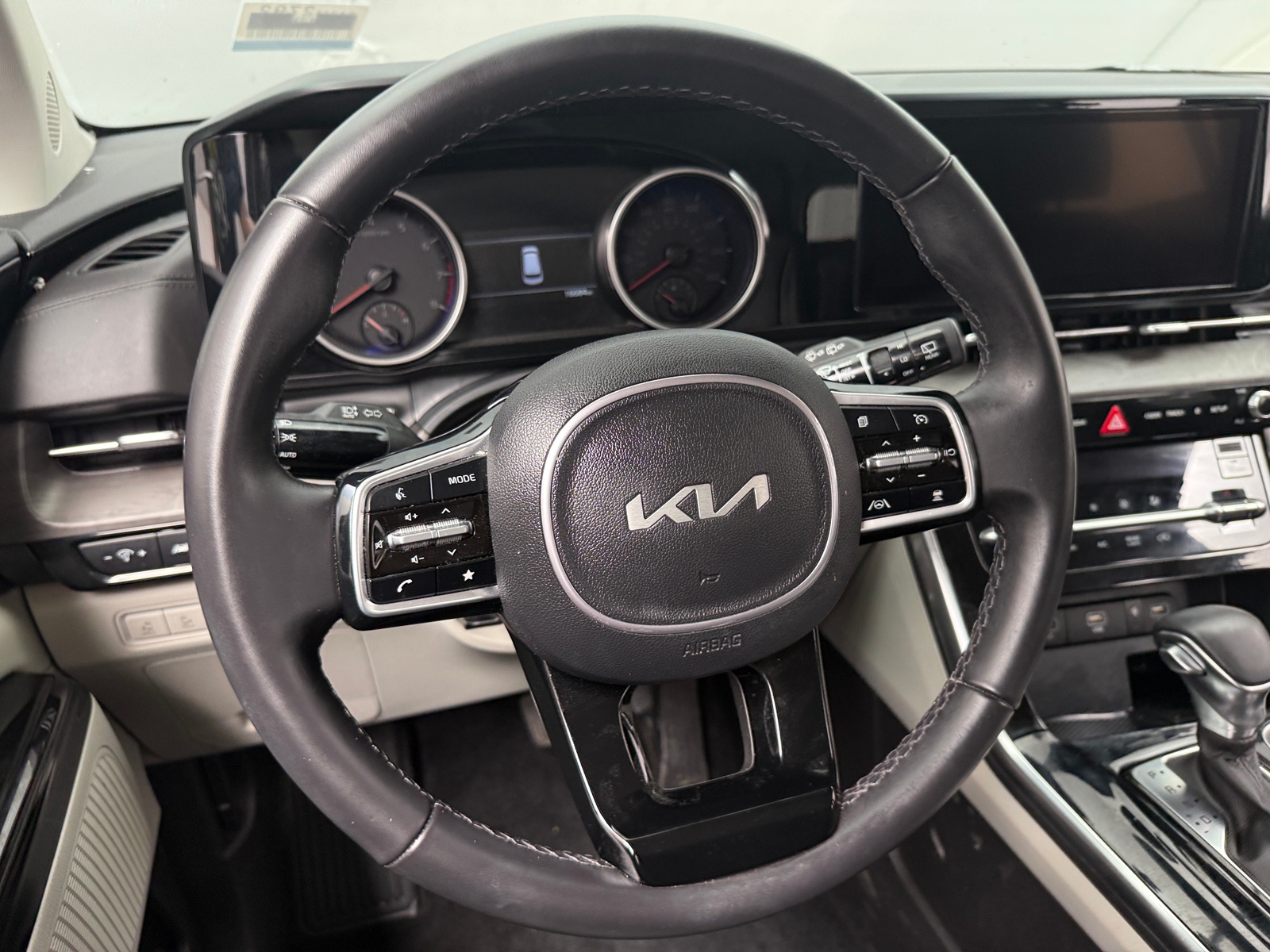 Thumbnail: 2023 Kia Carnival - 4