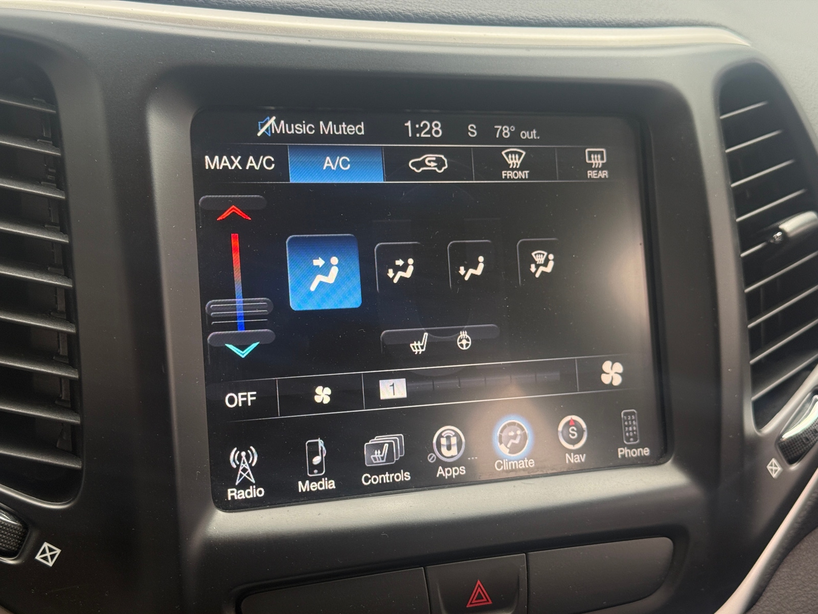 Thumbnail: 2018 Jeep Cherokee - 4