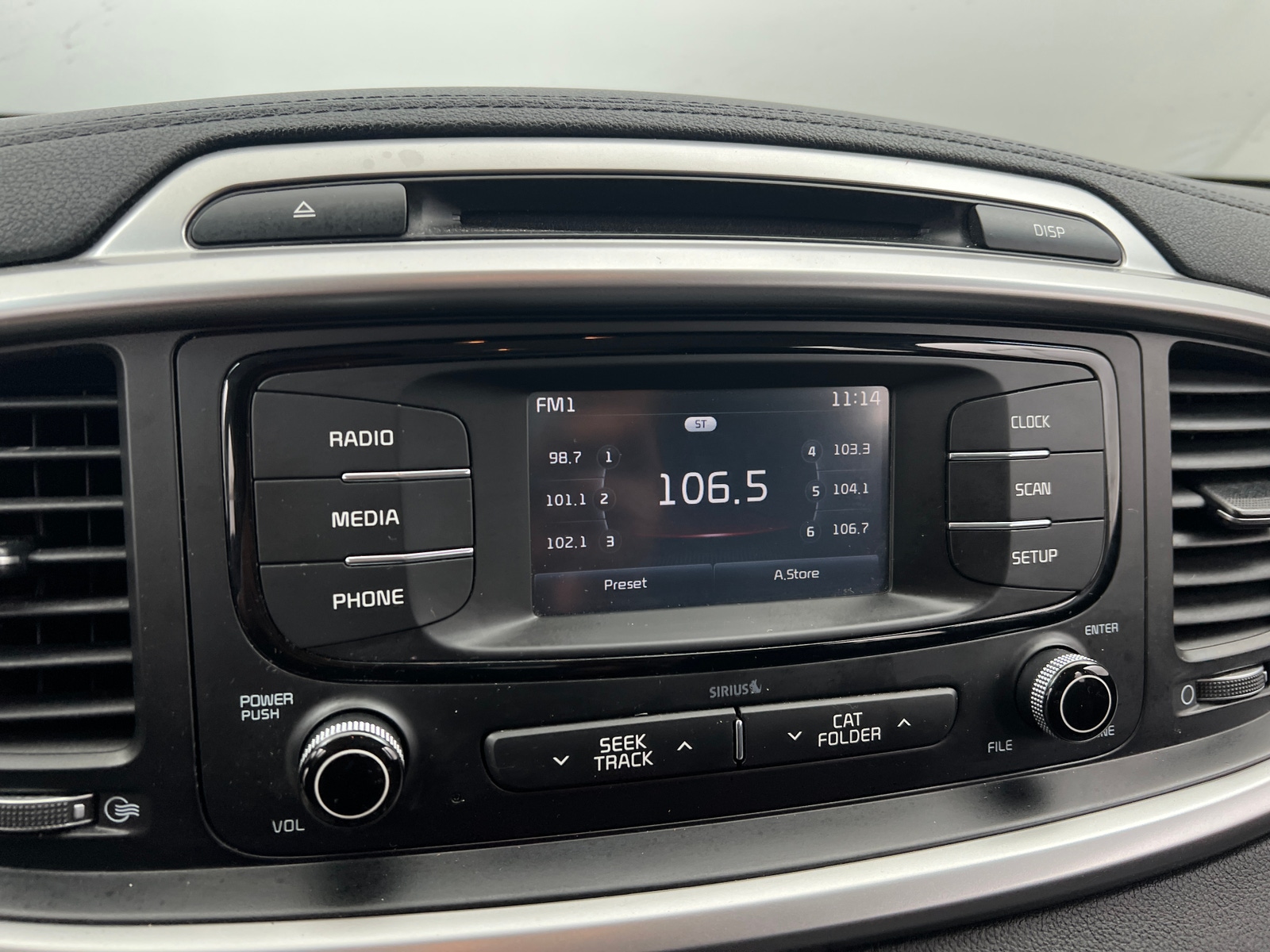 Thumbnail: 2017 Kia Sorento - 4
