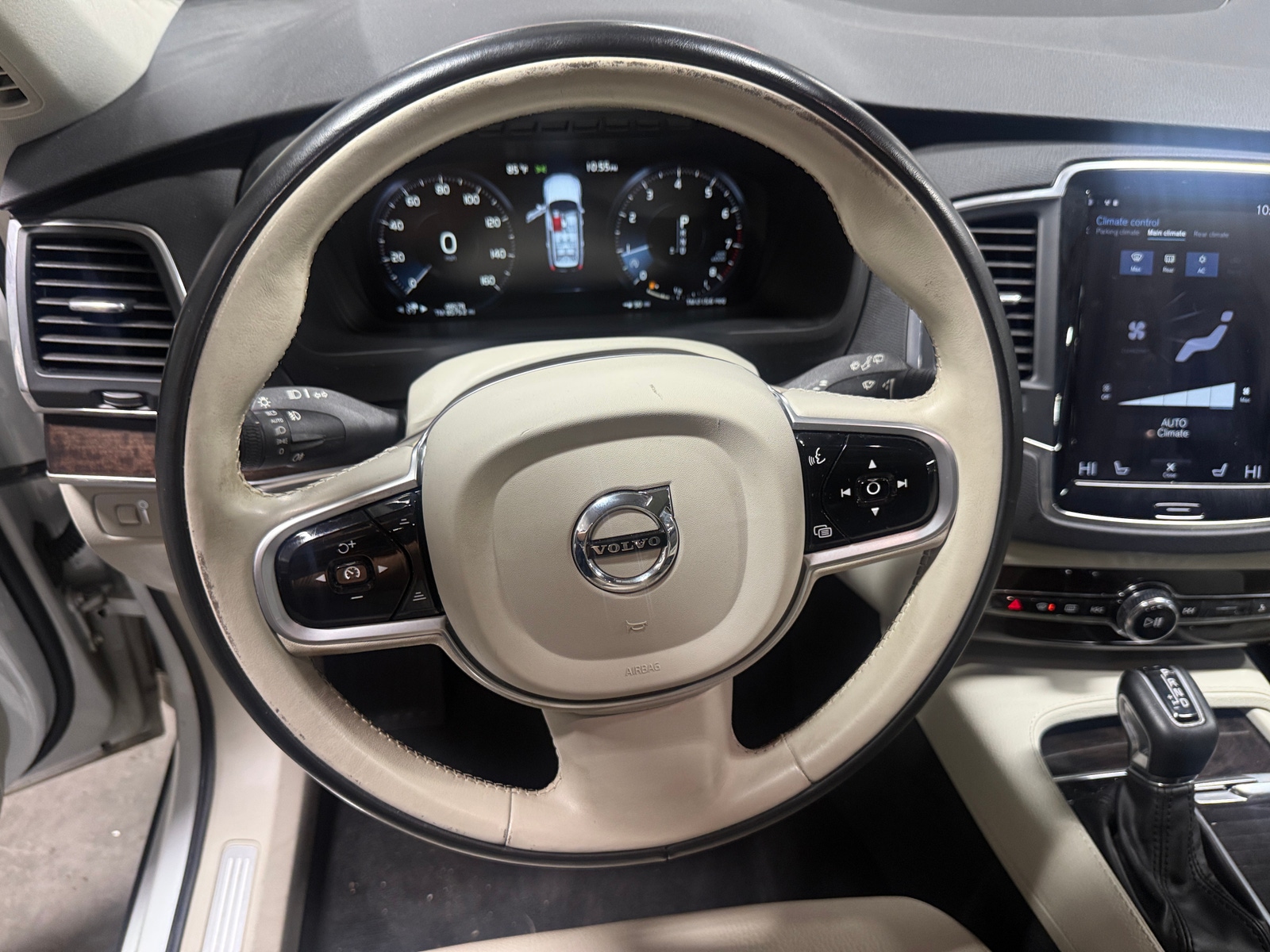 Thumbnail: 2019 Volvo XC90 - 4