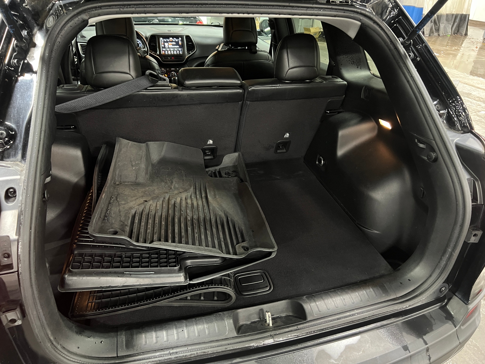 Thumbnail: 2019 Jeep Cherokee - 7