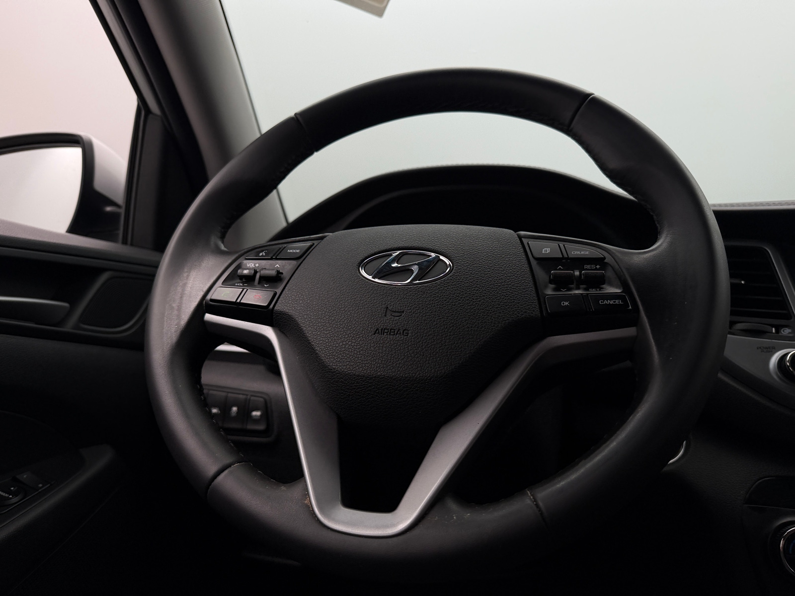 Thumbnail: 2017 Hyundai Tucson - 4