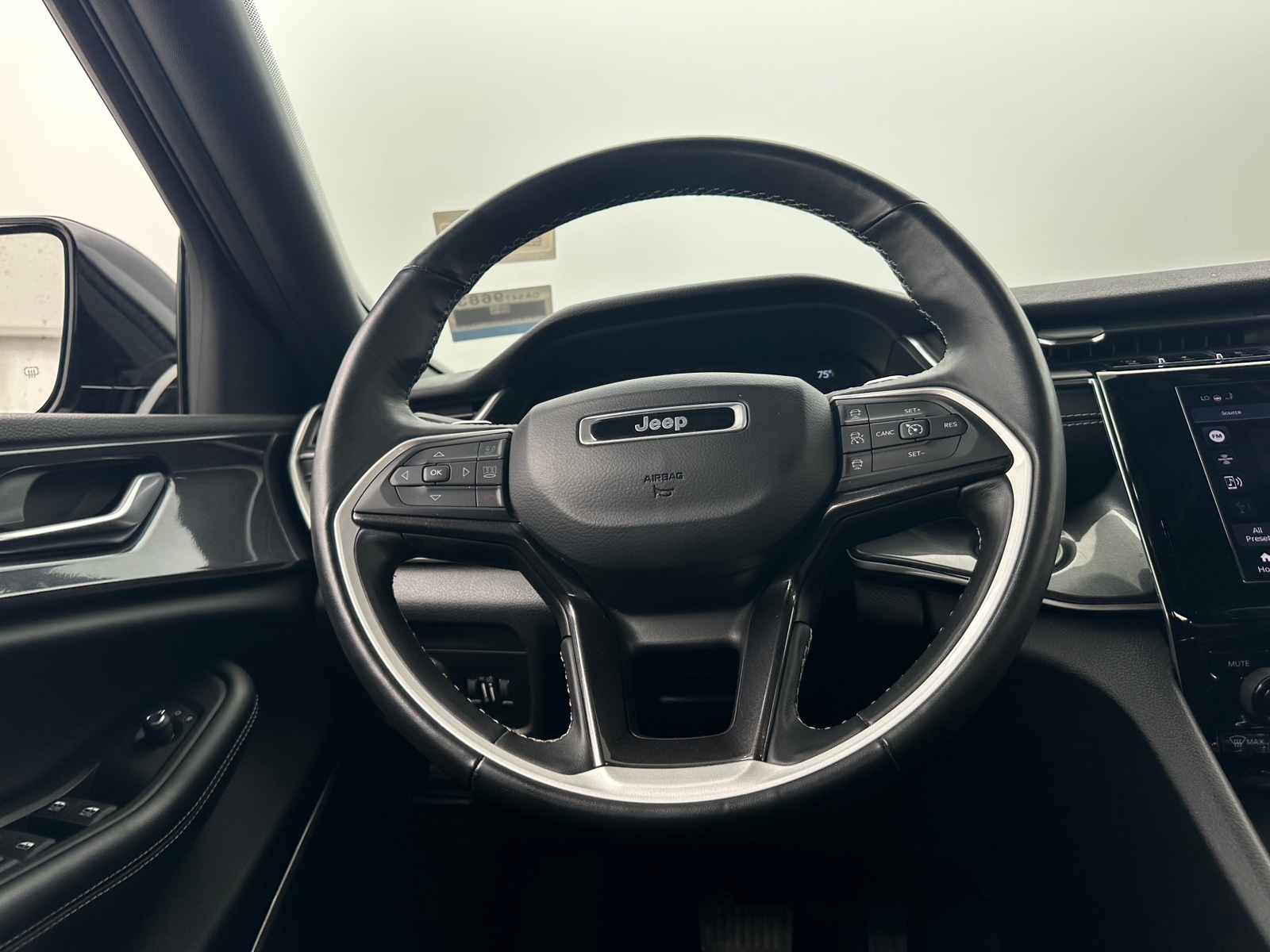 Thumbnail: 2021 Jeep Grand Cherokee L - 4