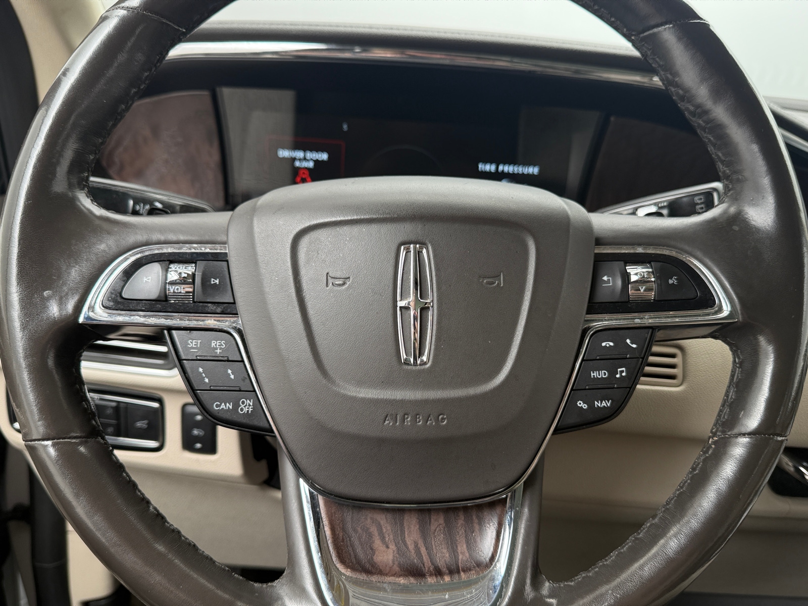 Thumbnail: 2019 Lincoln Navigator L - 4