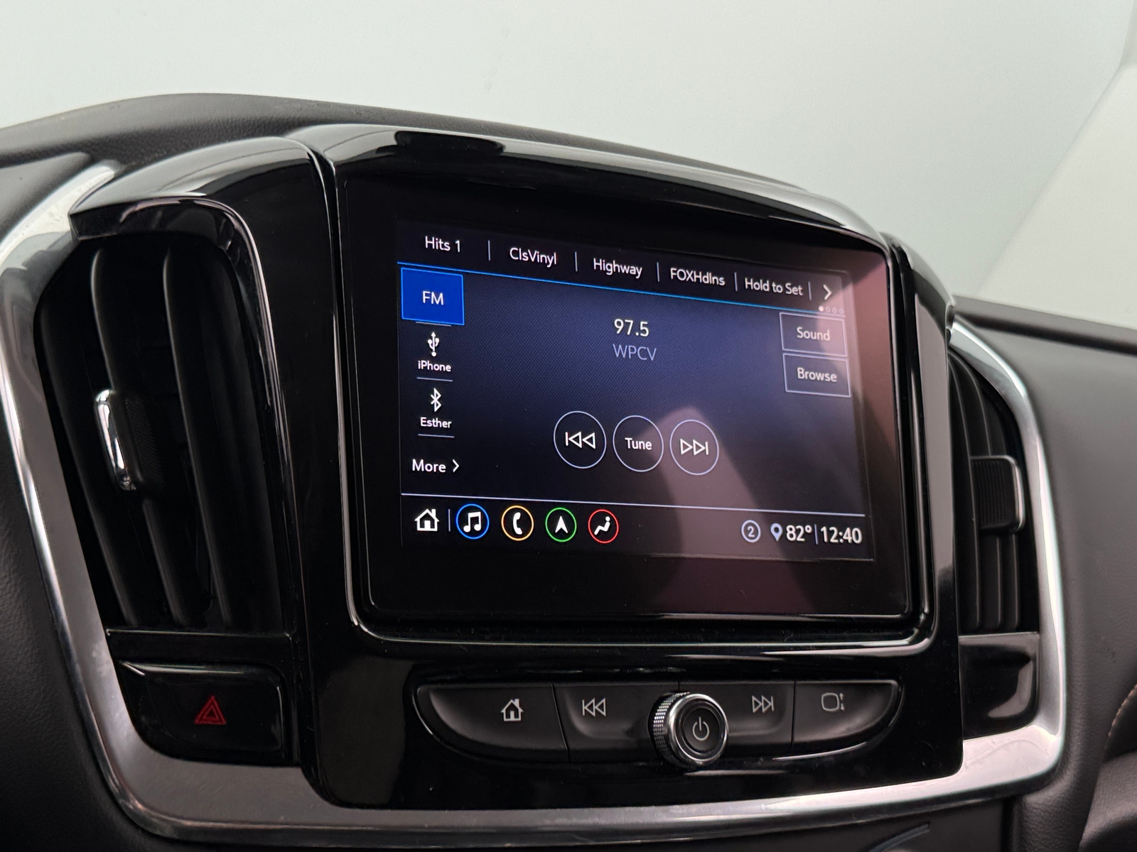 Thumbnail: 2021 Chevrolet Traverse - 3