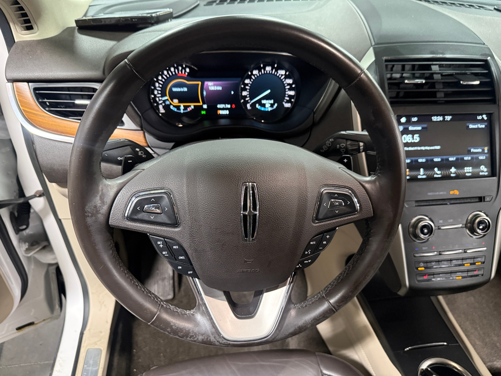 Thumbnail: 2017 Lincoln MKC - 4