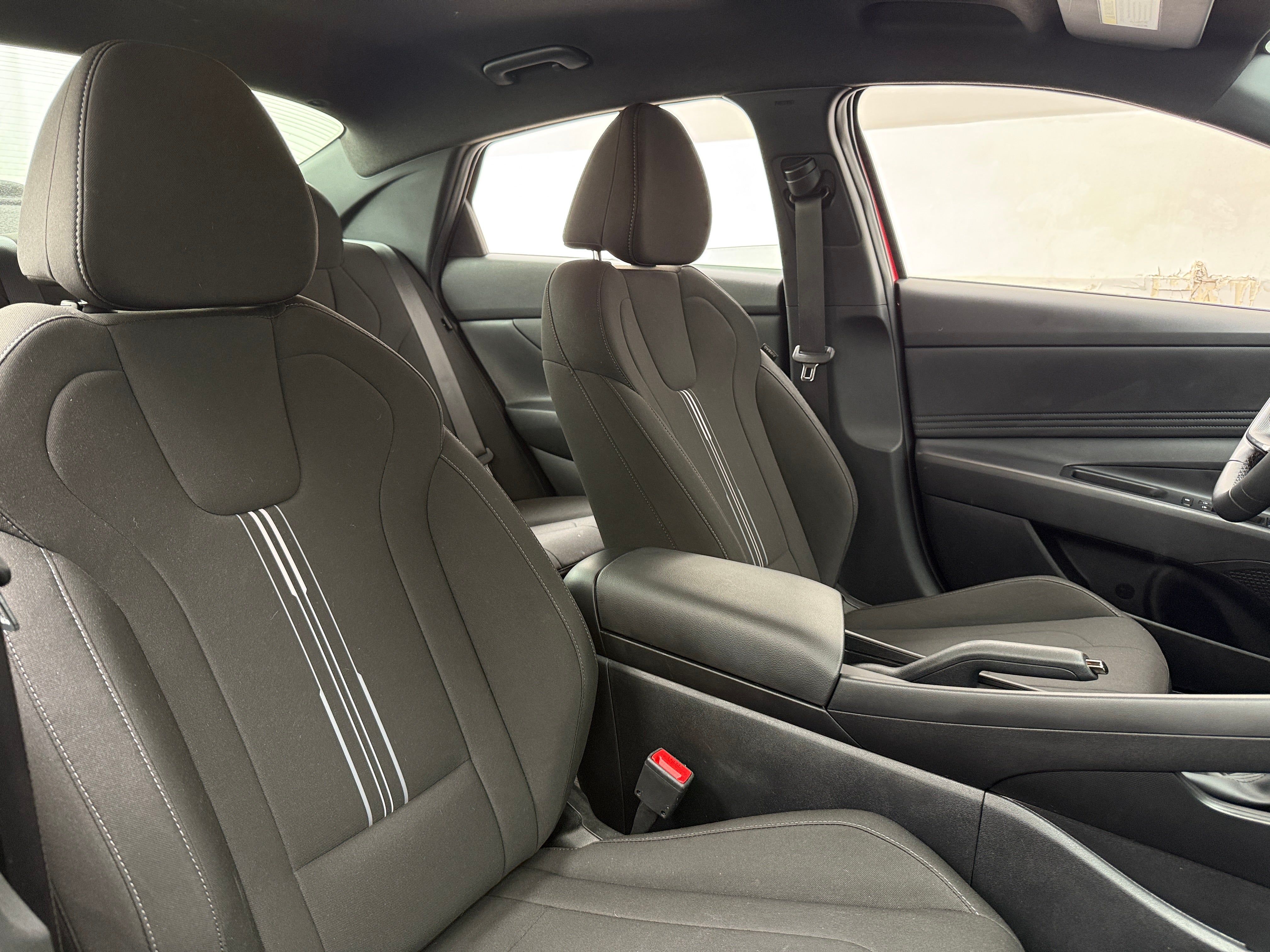 2025 Hyundai Elantra SEL - Photo 2