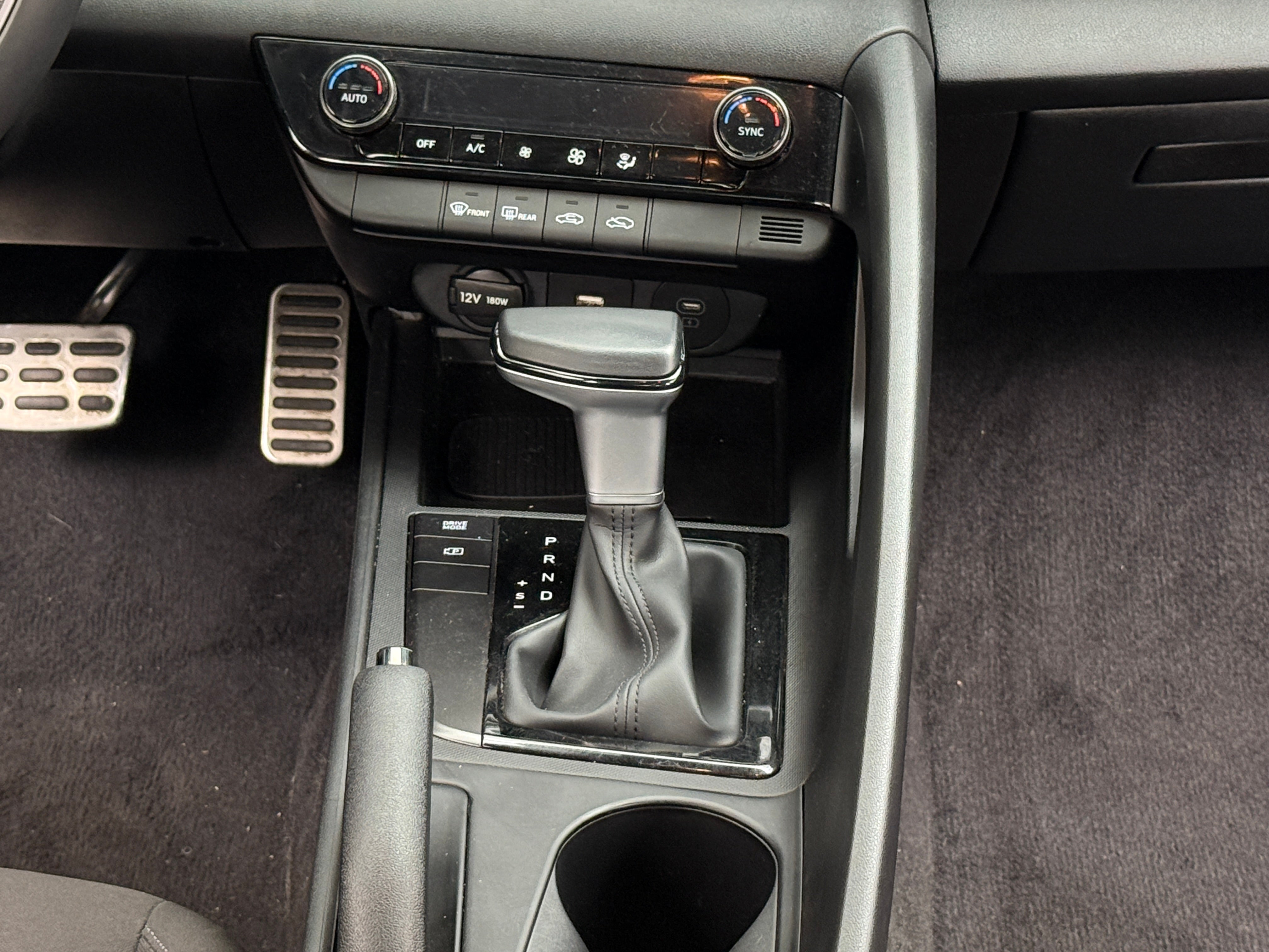 2025 Hyundai Elantra SEL - Photo 5