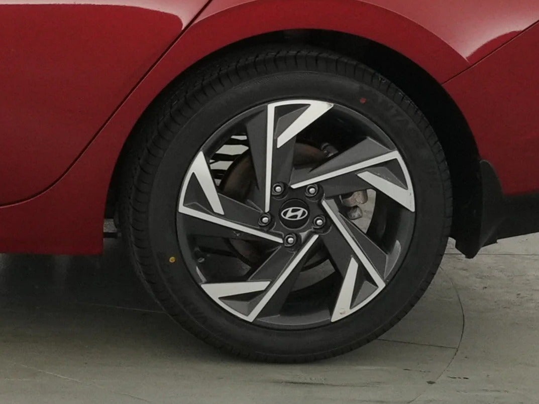 2025 Hyundai Elantra SEL - Photo 15