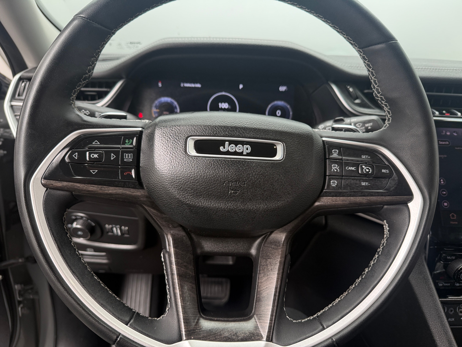Thumbnail: 2023 Jeep Grand Cherokee L - 4