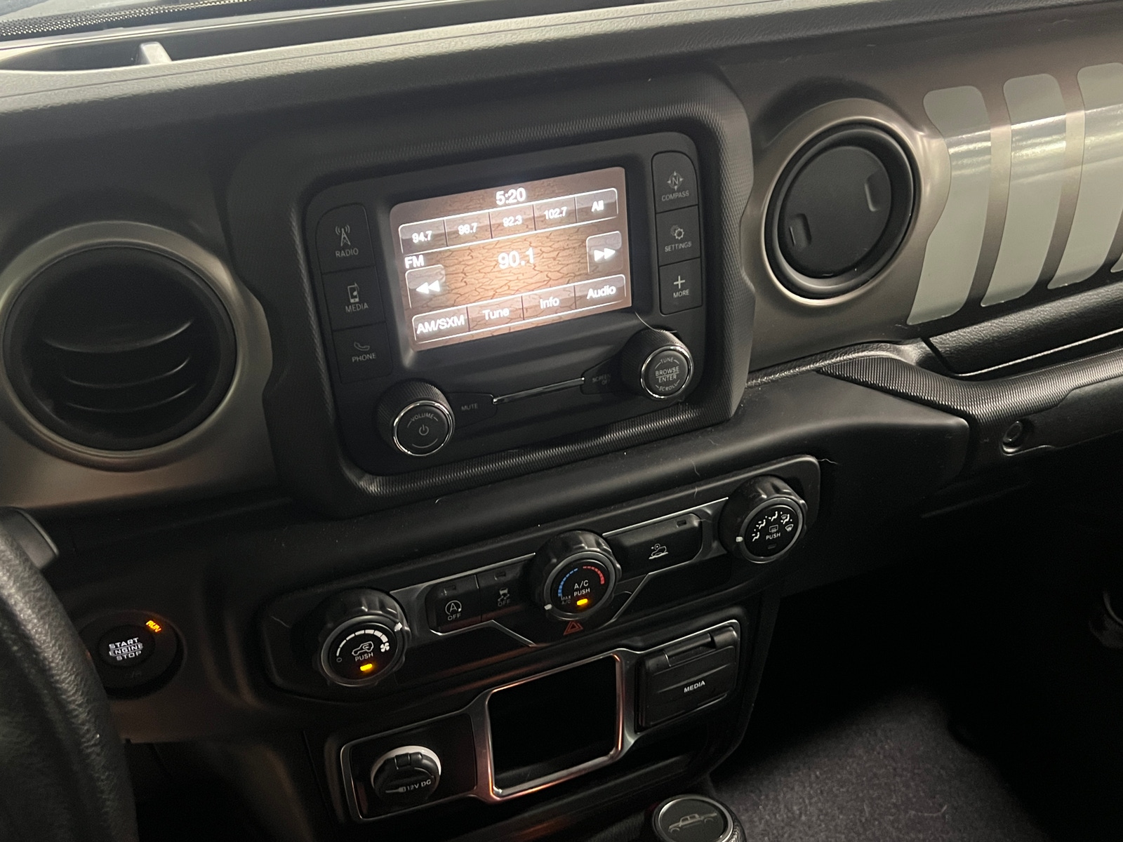 Thumbnail: 2021 Jeep Gladiator - 4