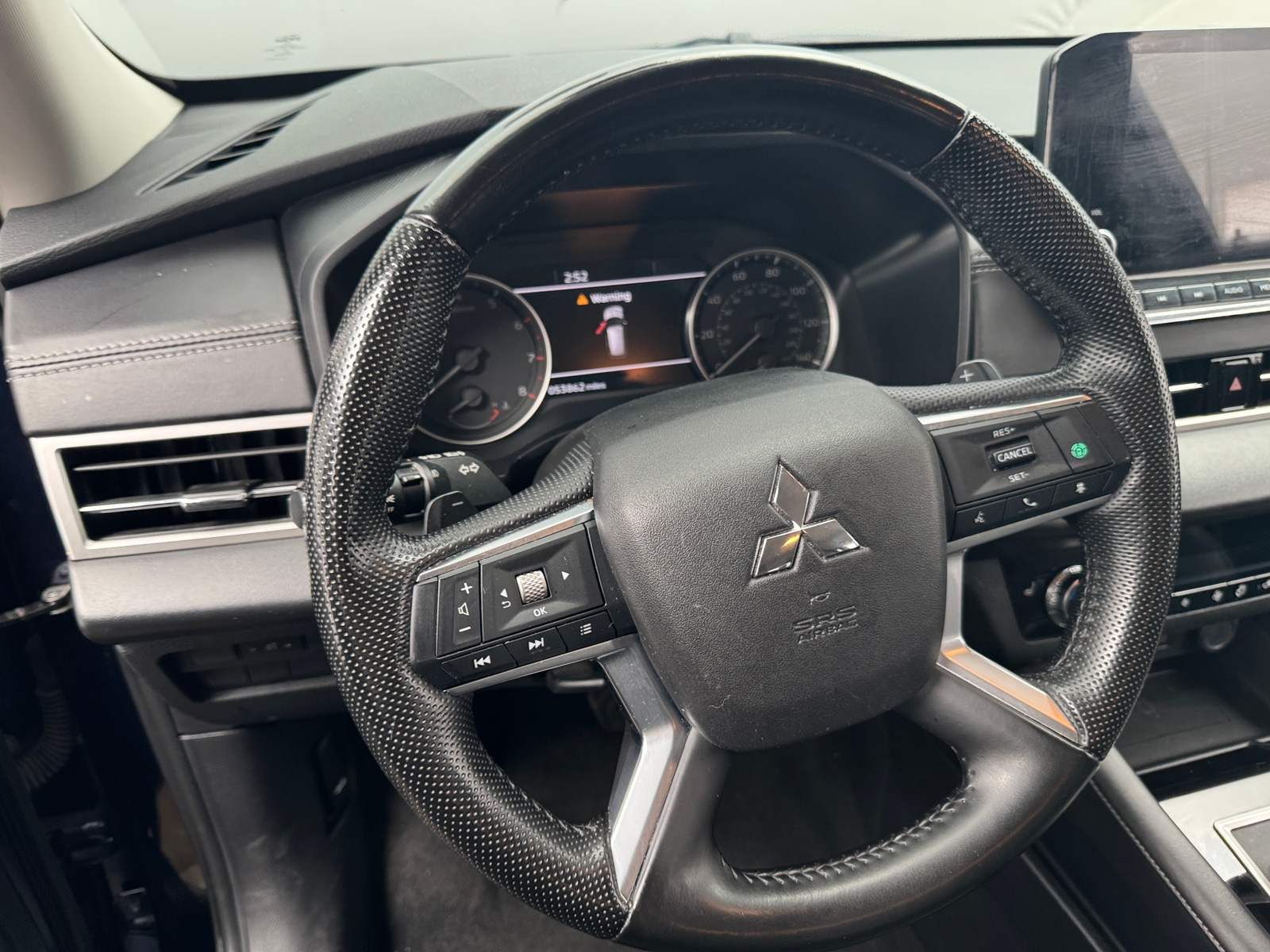 Thumbnail: 2024 Mitsubishi Outlander - 4