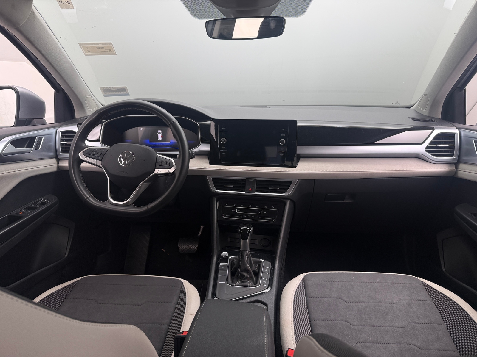 Thumbnail: 2025 Volkswagen Taos - 2