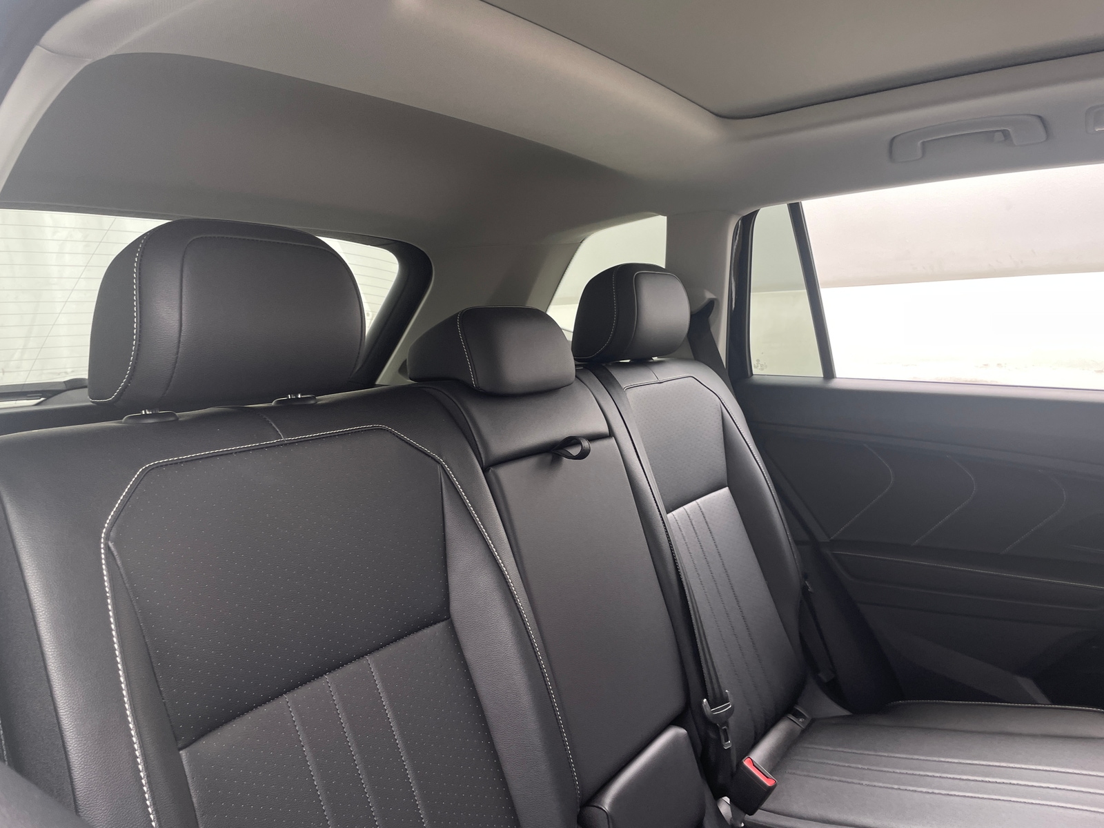 Thumbnail: 2022 Volkswagen Tiguan - 5