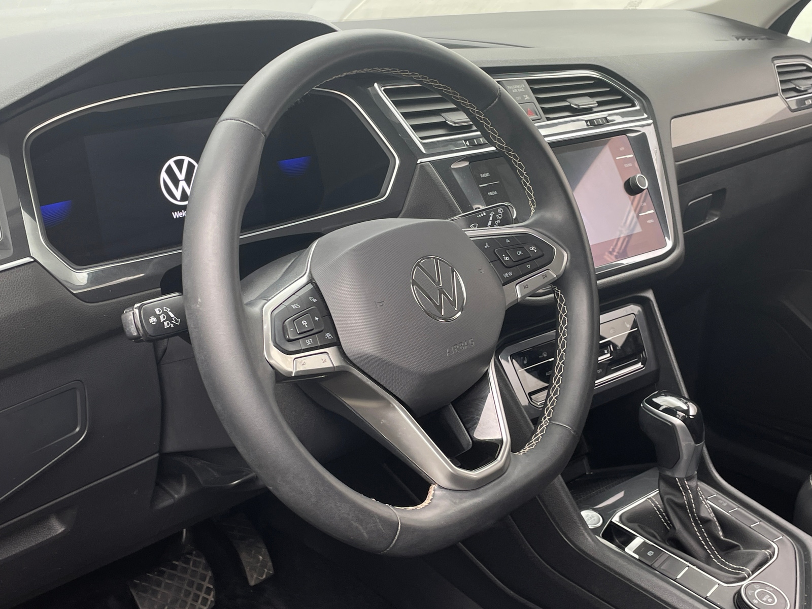 Thumbnail: 2022 Volkswagen Tiguan - 4