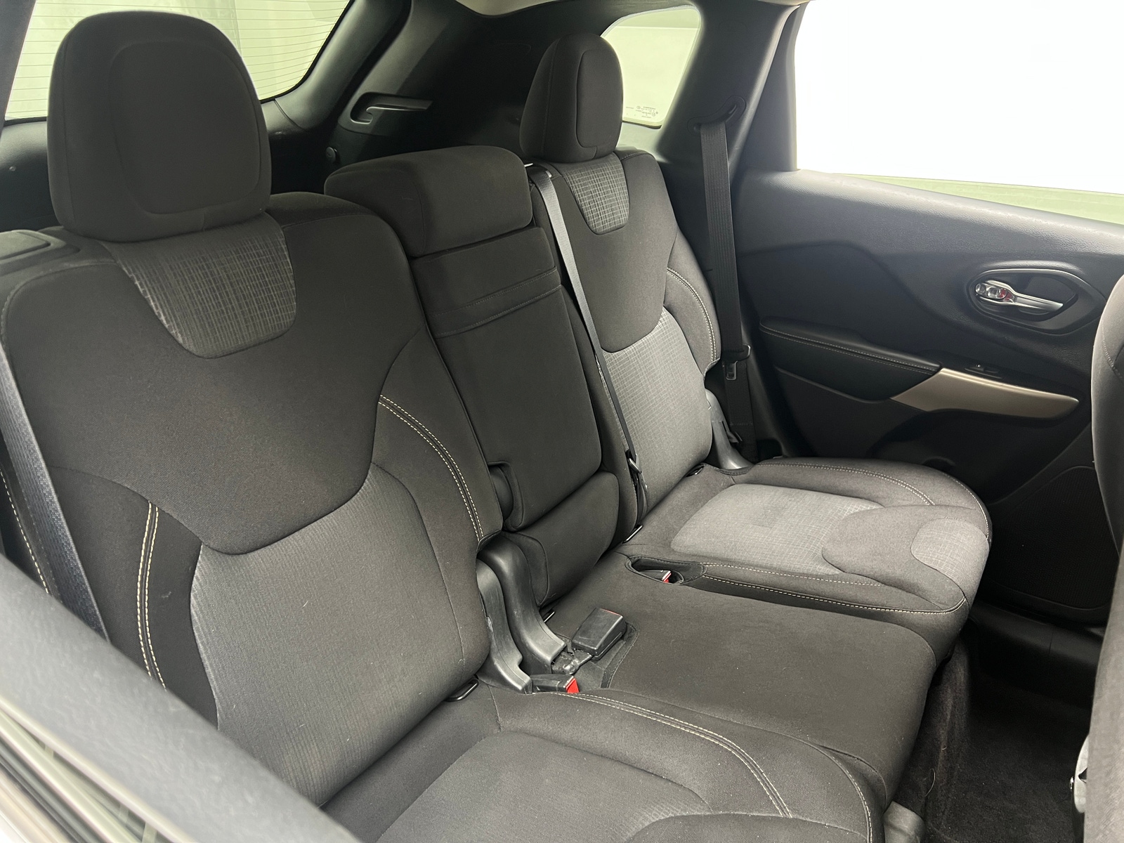 Thumbnail: 2017 Jeep Cherokee - 6