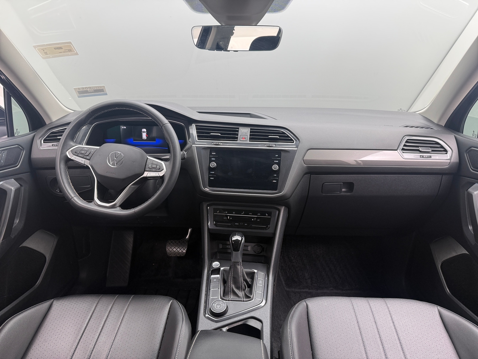 Thumbnail: 2022 Volkswagen Tiguan - 2