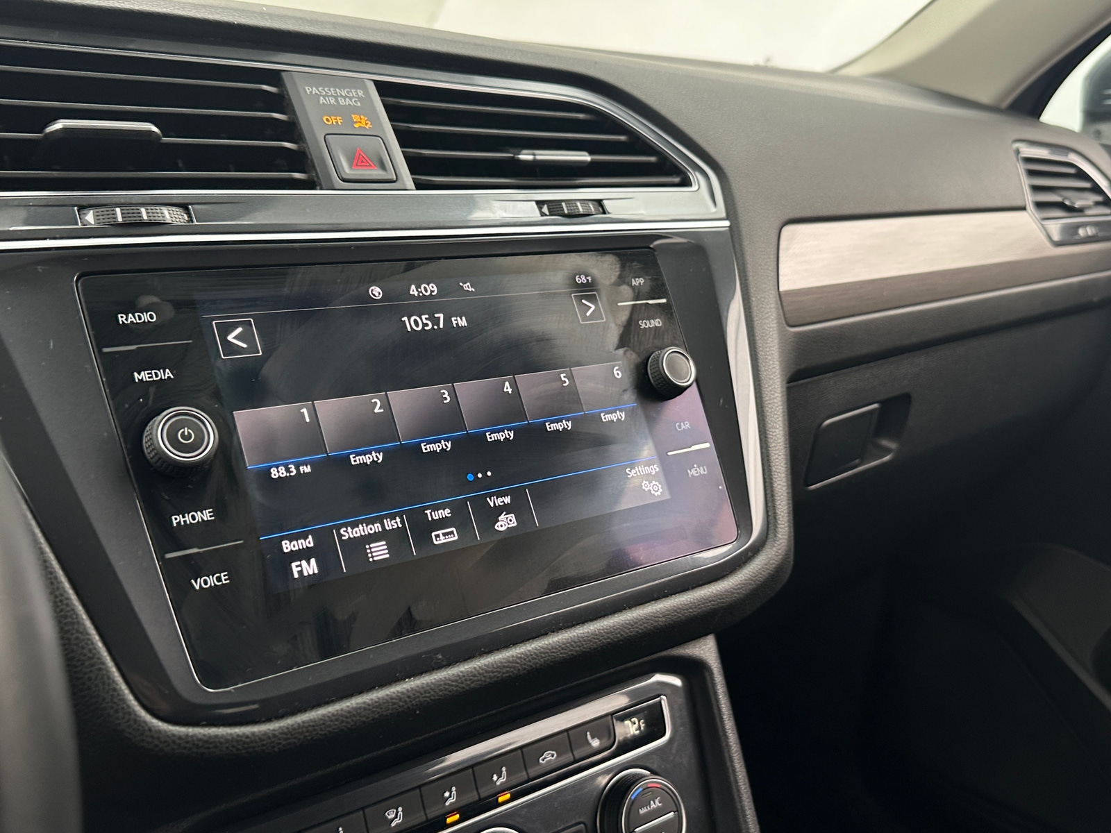 Thumbnail: 2020 Volkswagen Tiguan - 3
