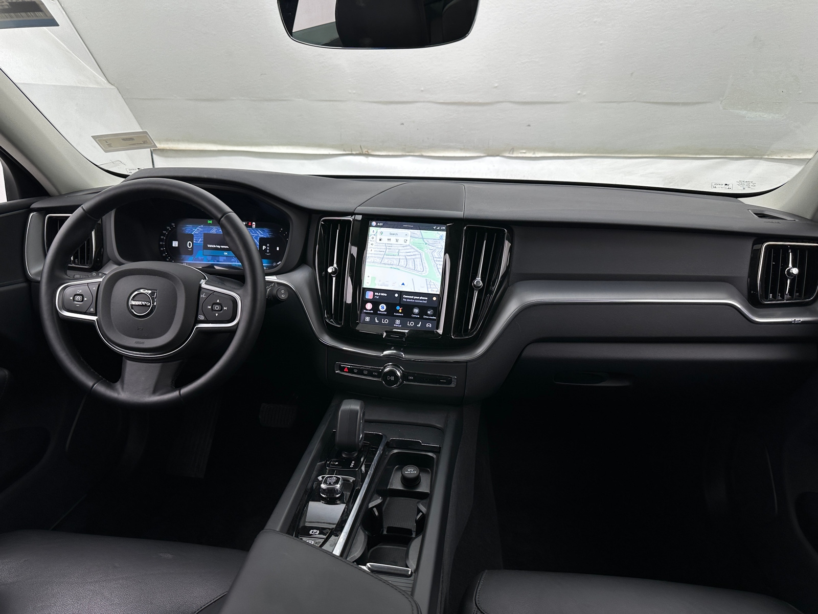Thumbnail: 2025 Volvo XC60 - 3