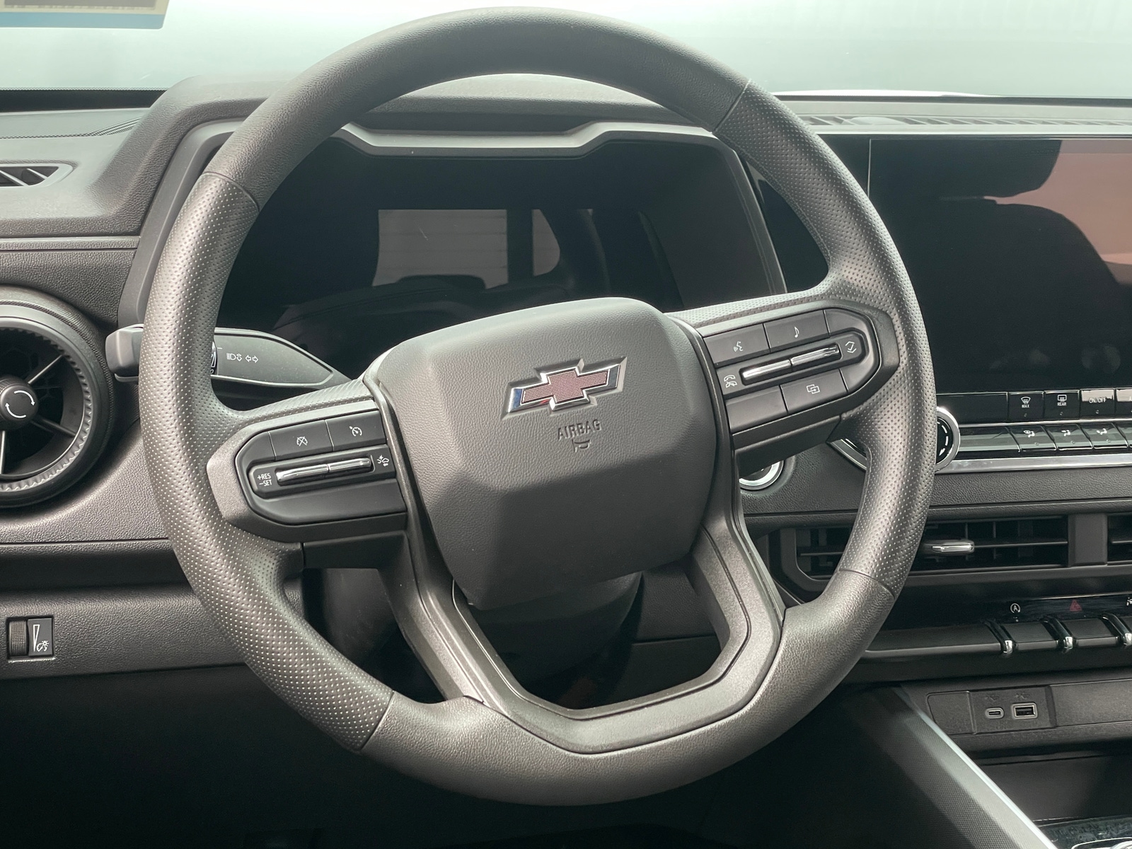 Thumbnail: 2024 Chevrolet Colorado - 5