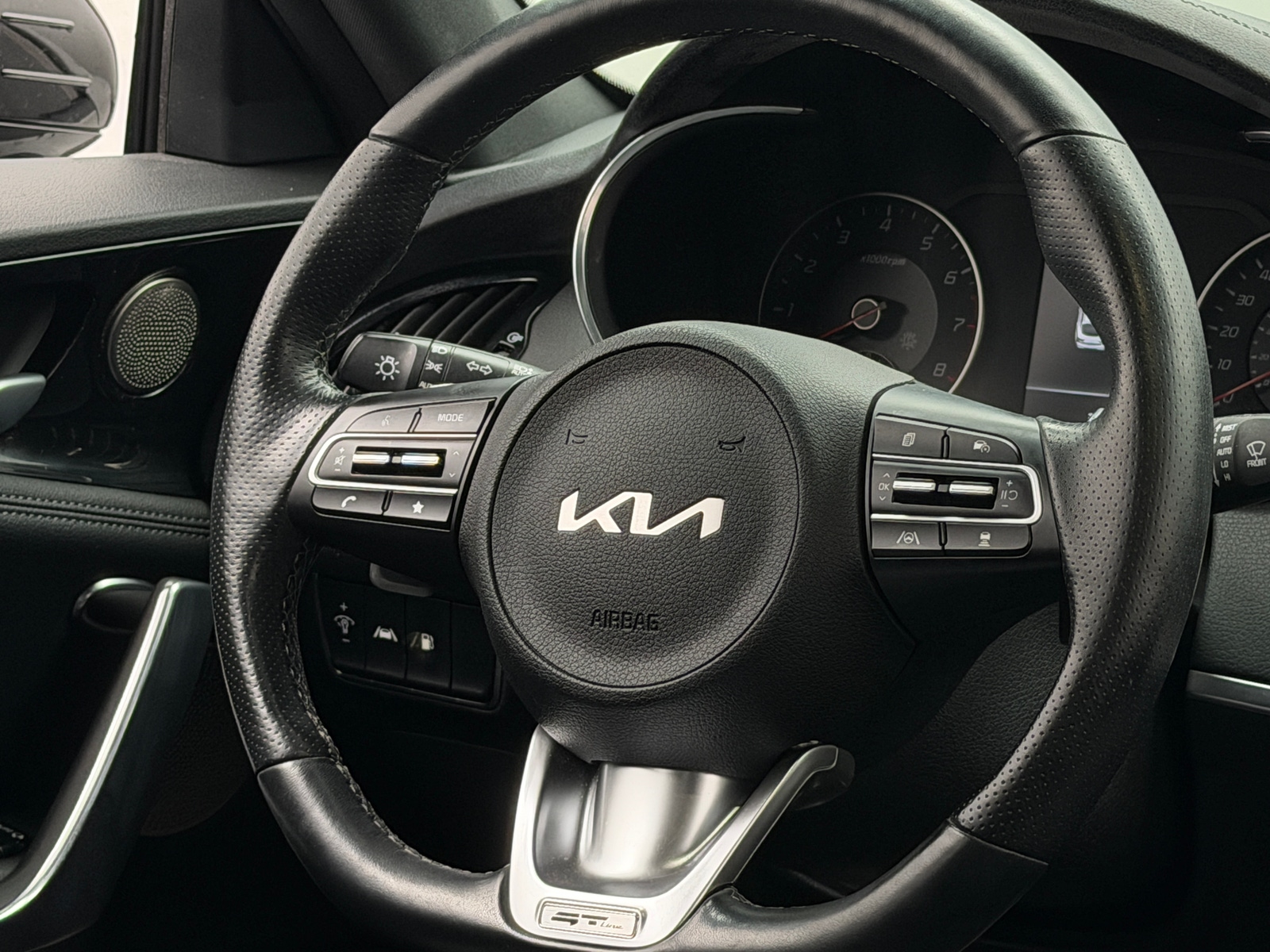 Thumbnail: 2023 Kia Stinger - 4