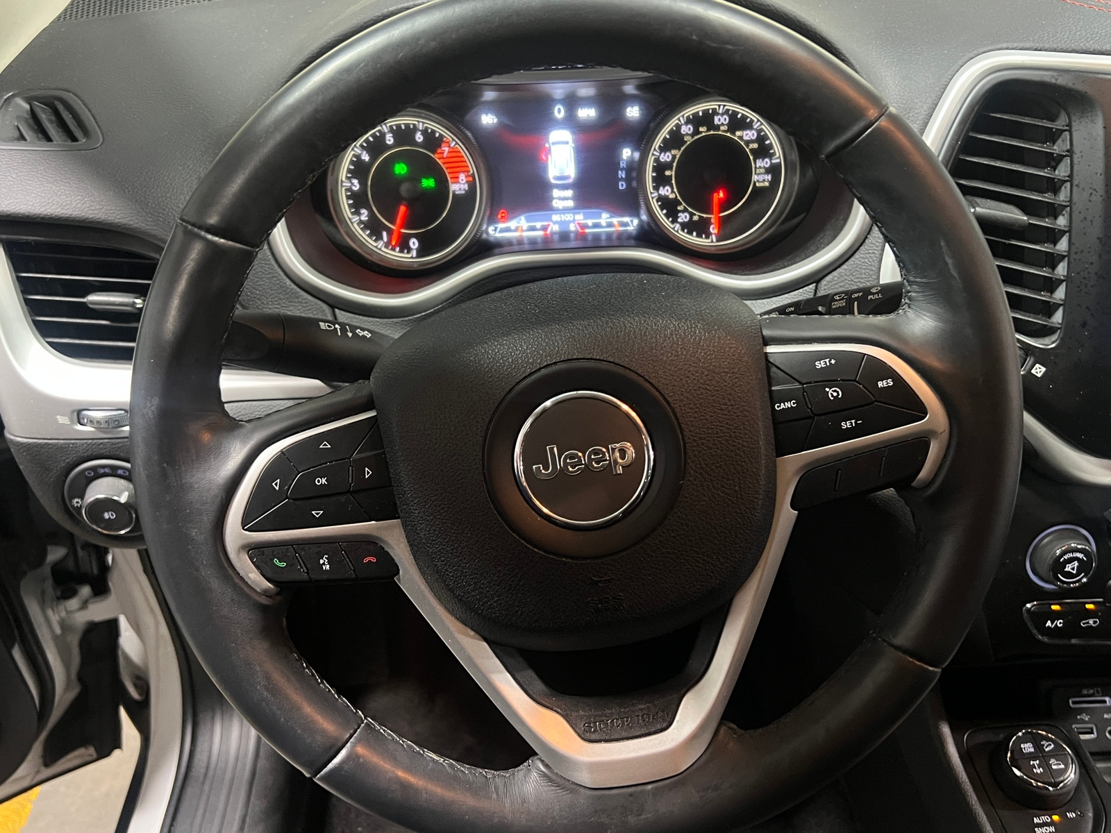 Thumbnail: 2018 Jeep Cherokee - 5