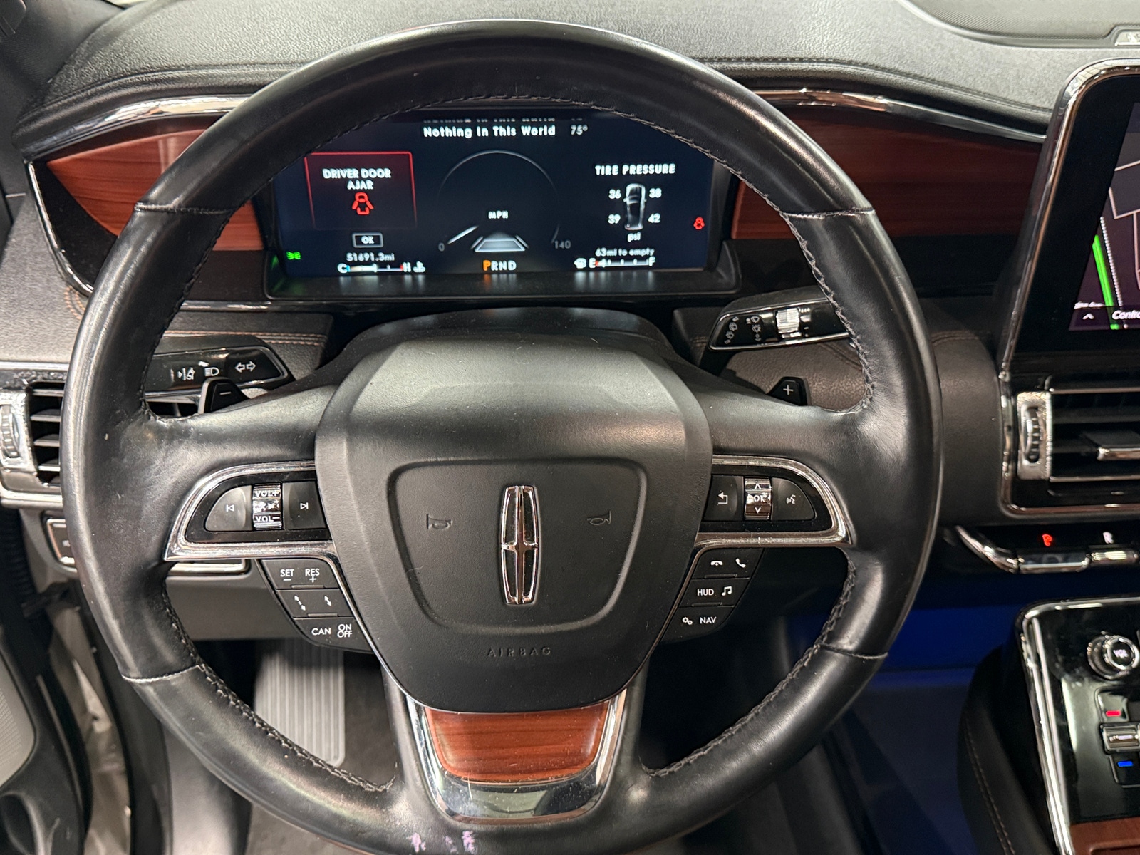 Thumbnail: 2021 Lincoln Navigator L - 4