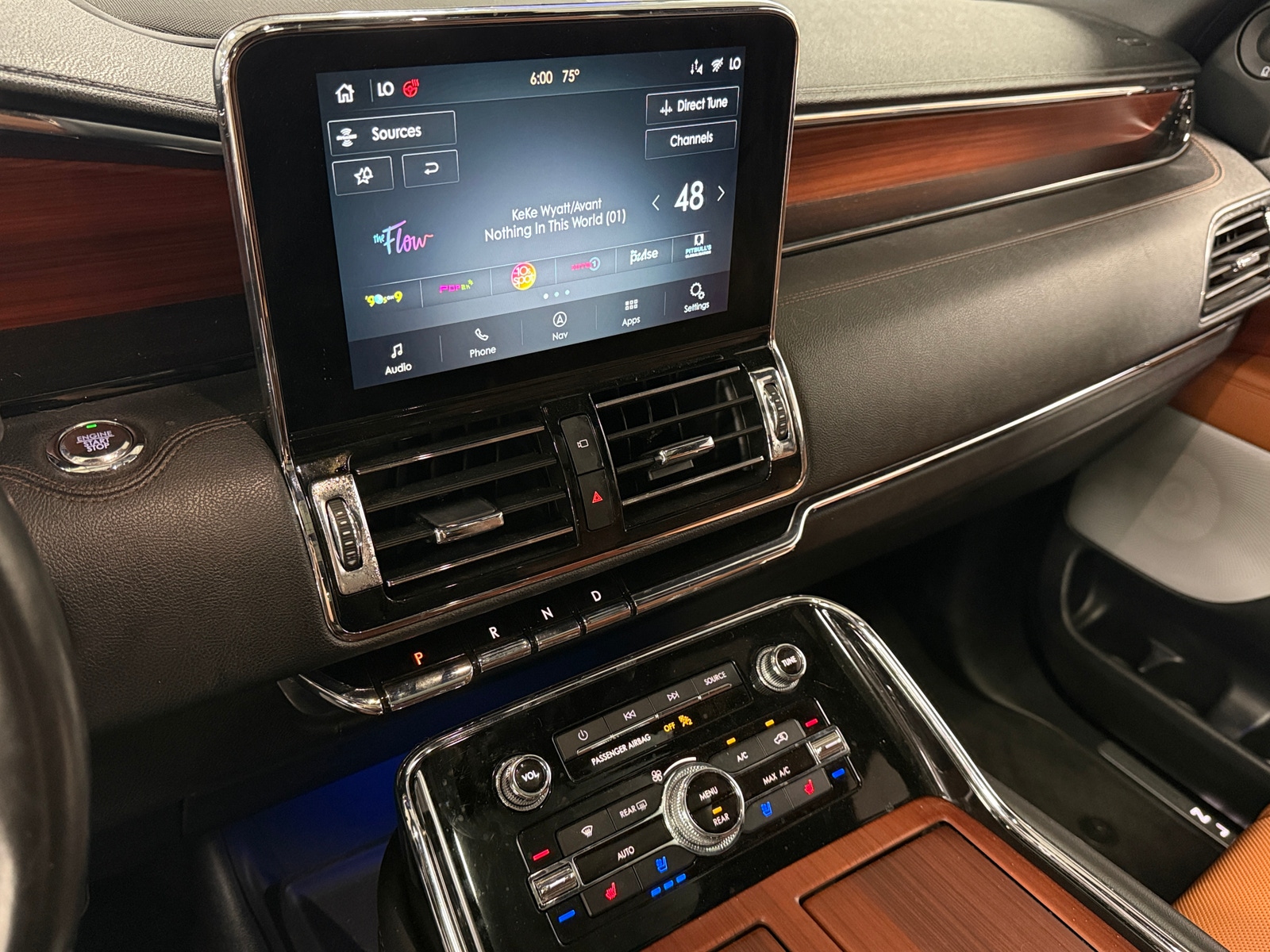 Thumbnail: 2021 Lincoln Navigator L - 3