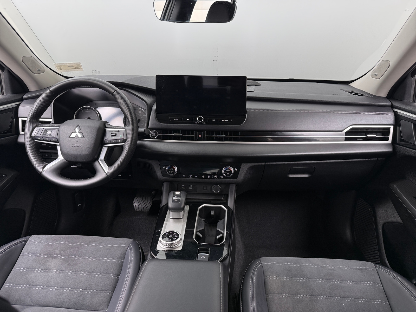 Thumbnail: 2025 Mitsubishi Outlander - 2